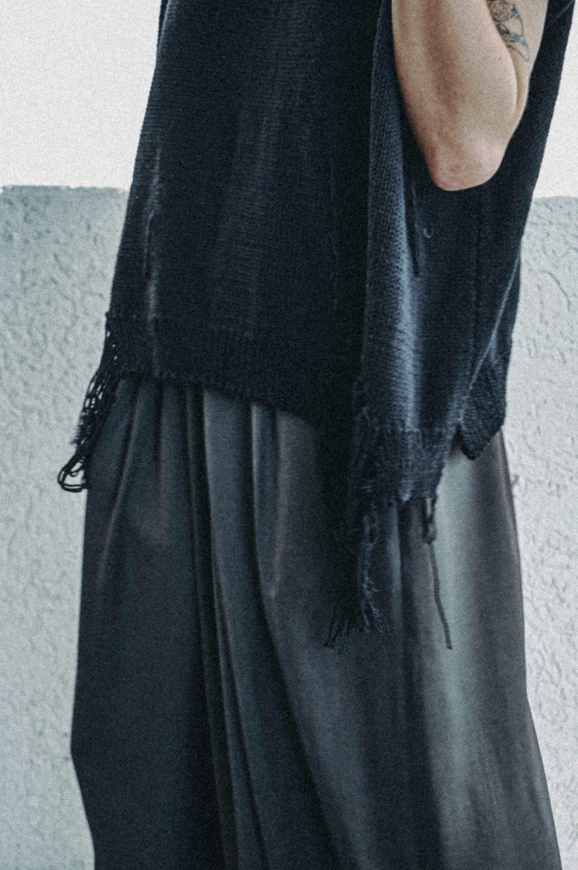 DISTRESSED COTTON SWEATER