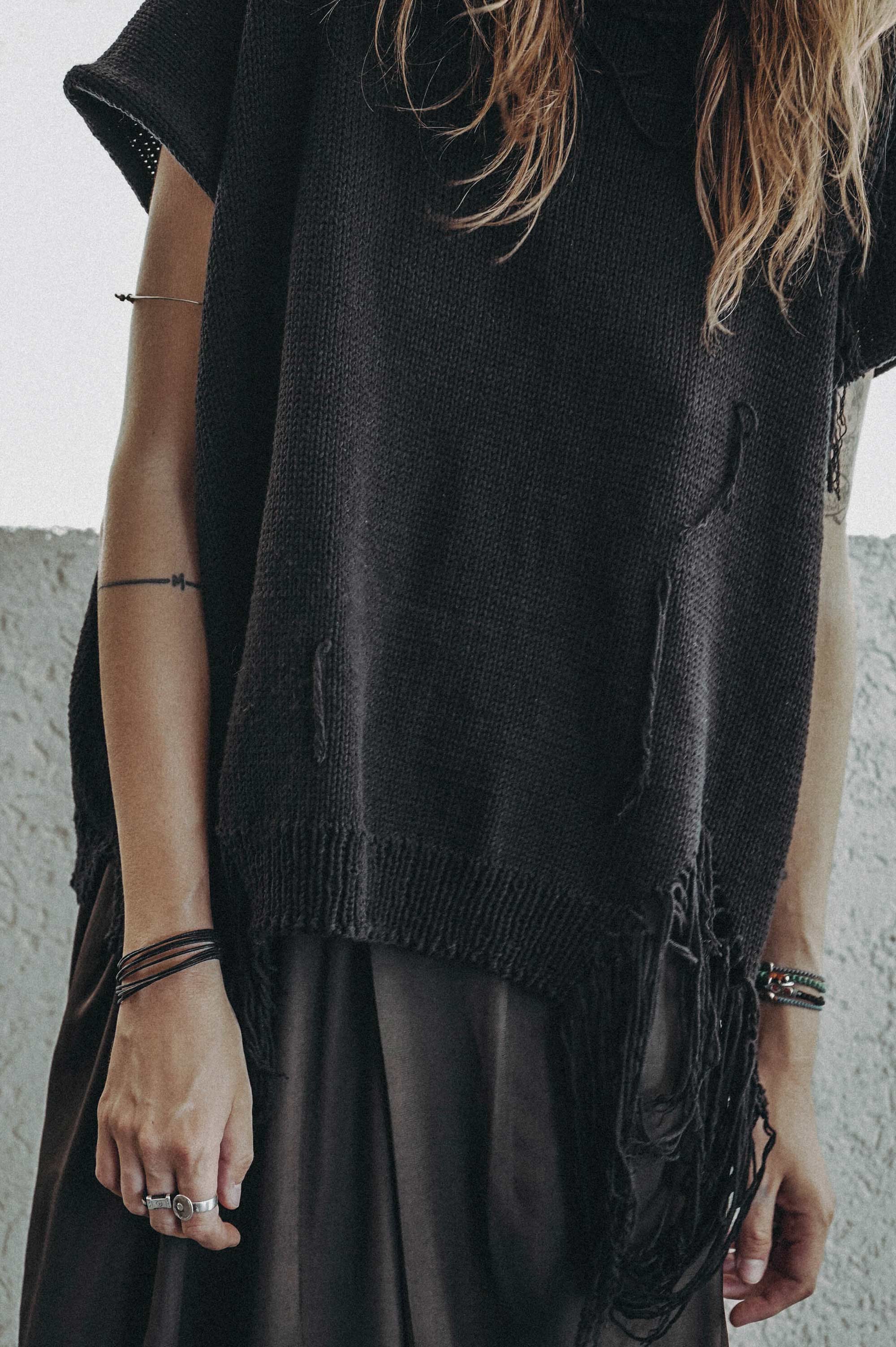 DISTRESSED COTTON SWEATER