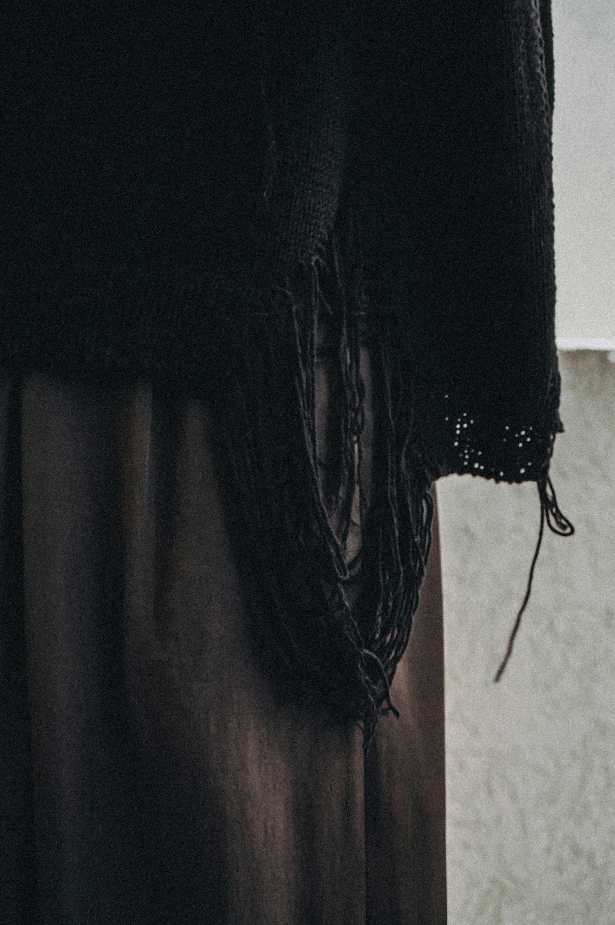 DISTRESSED COTTON SWEATER