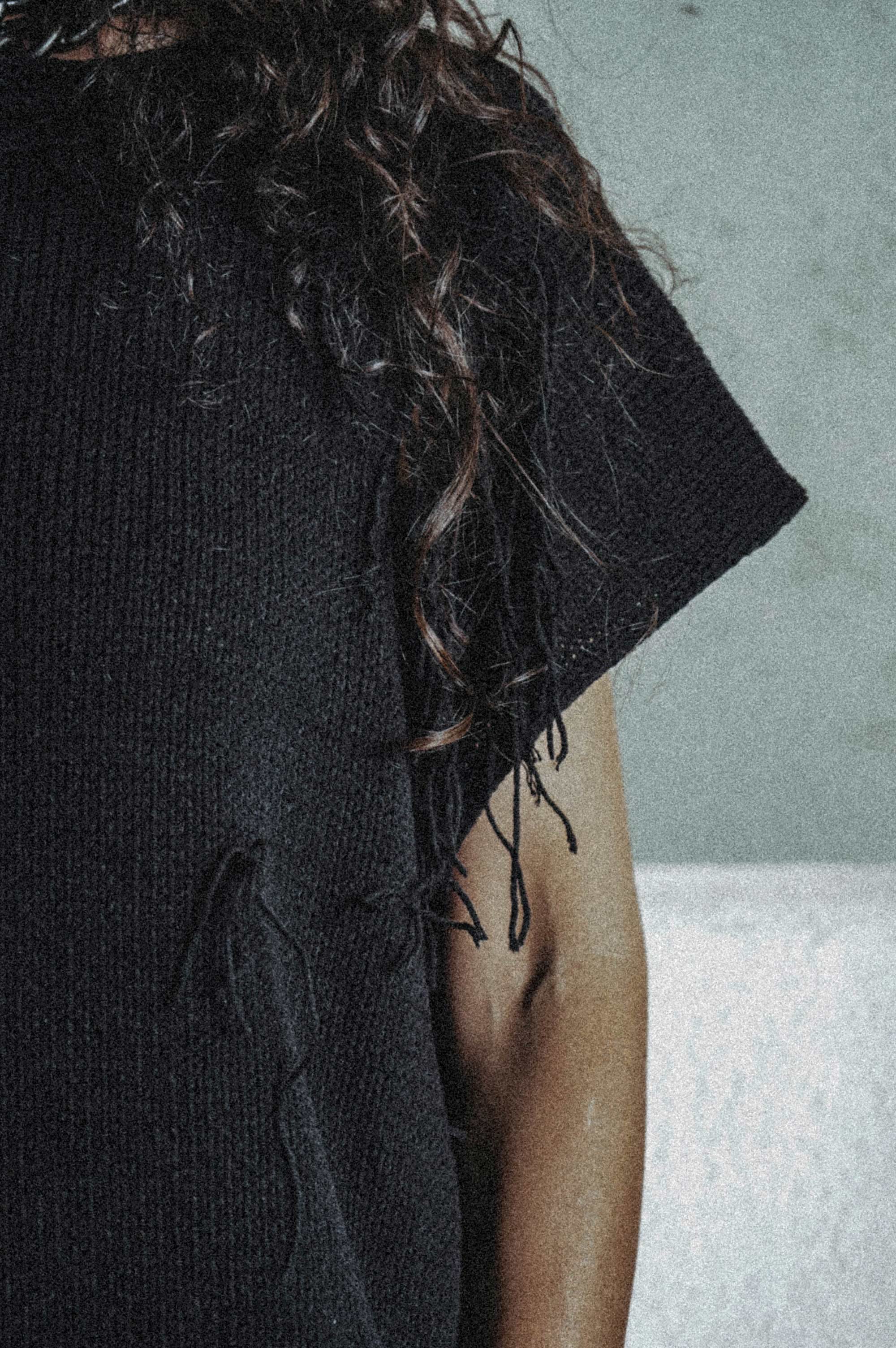 DISTRESSED COTTON SWEATER
