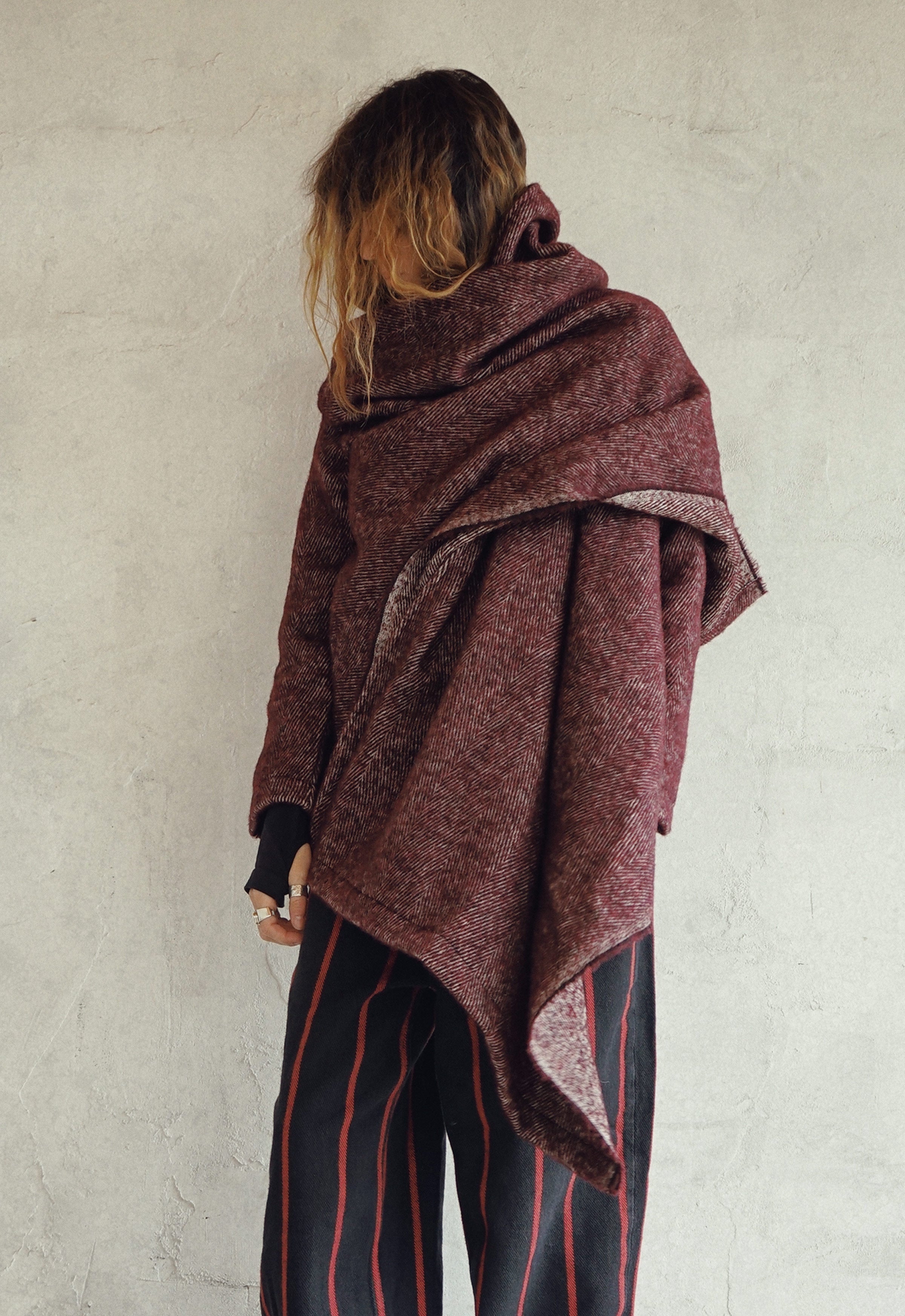 WOOL SHAWL (BURGUNDY)