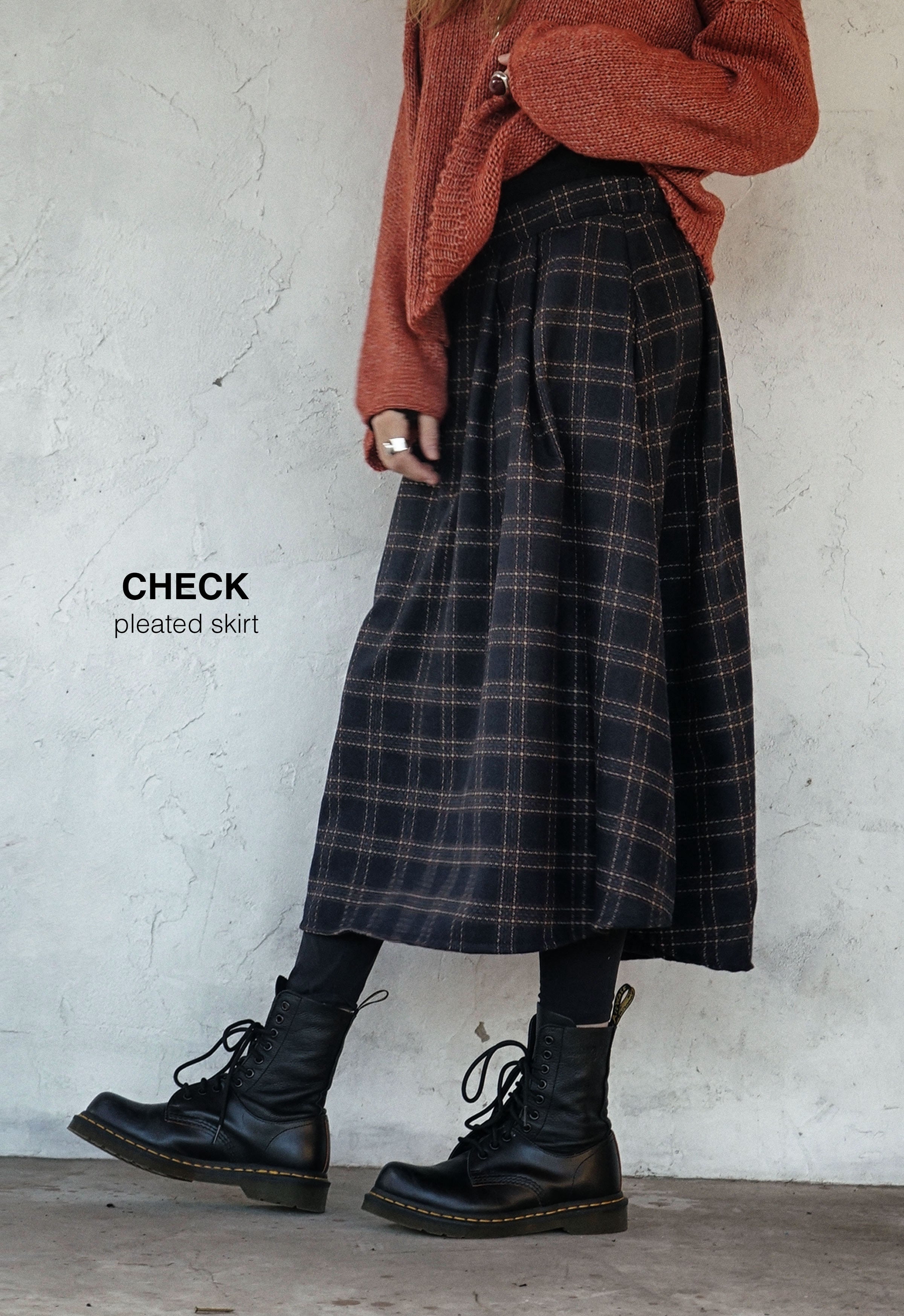 Pleated wool skirt