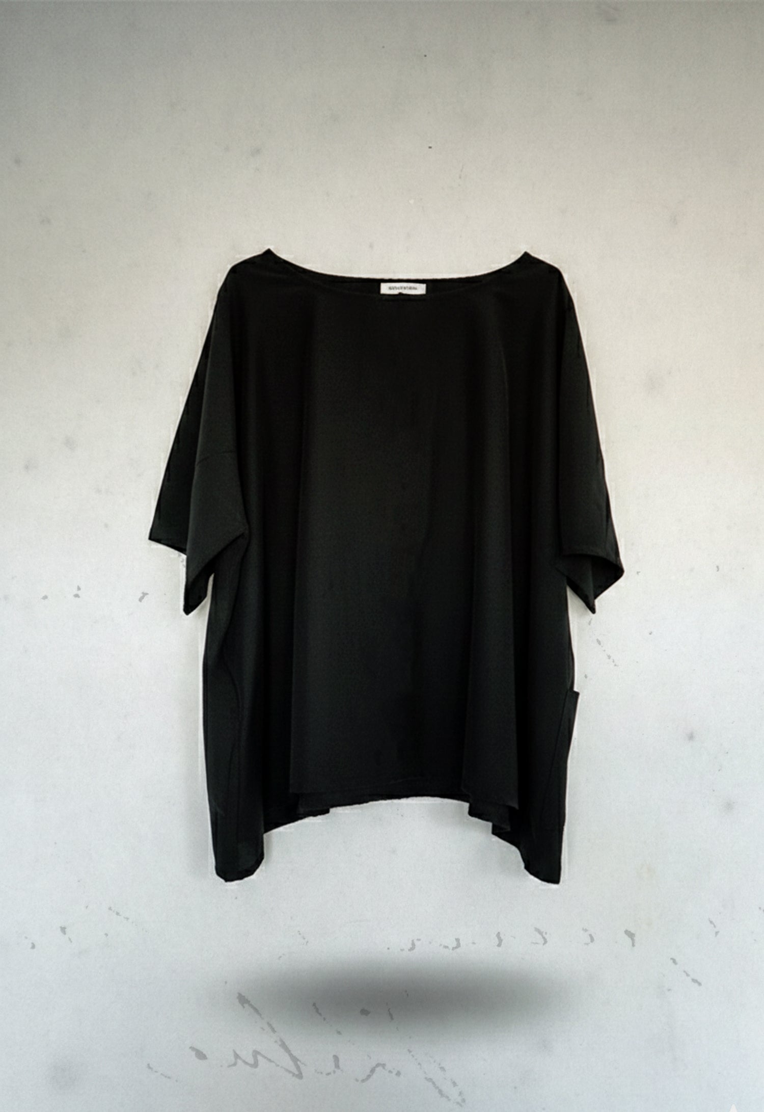 BLACK WATERS TOP