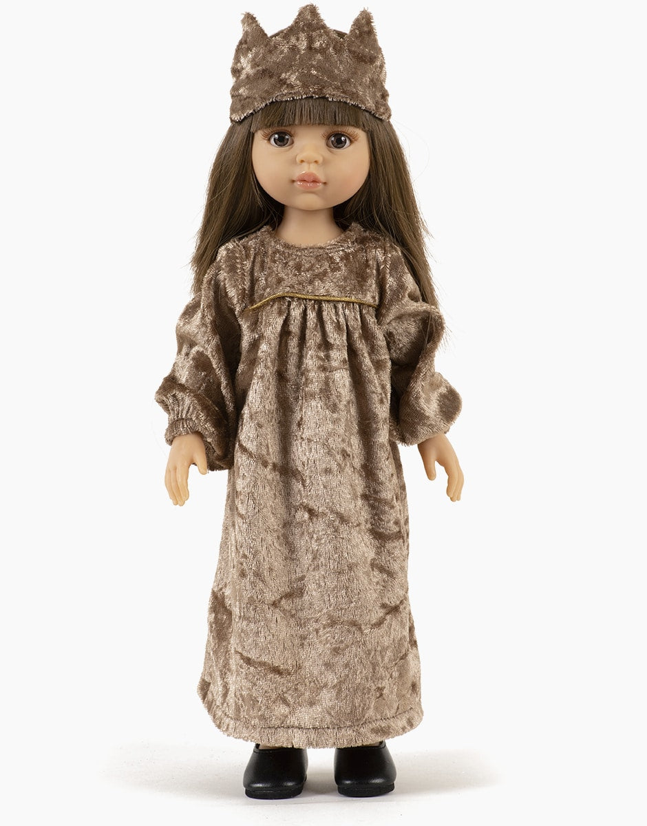 Carol in taupe velvet “Alienor” dress & crown
