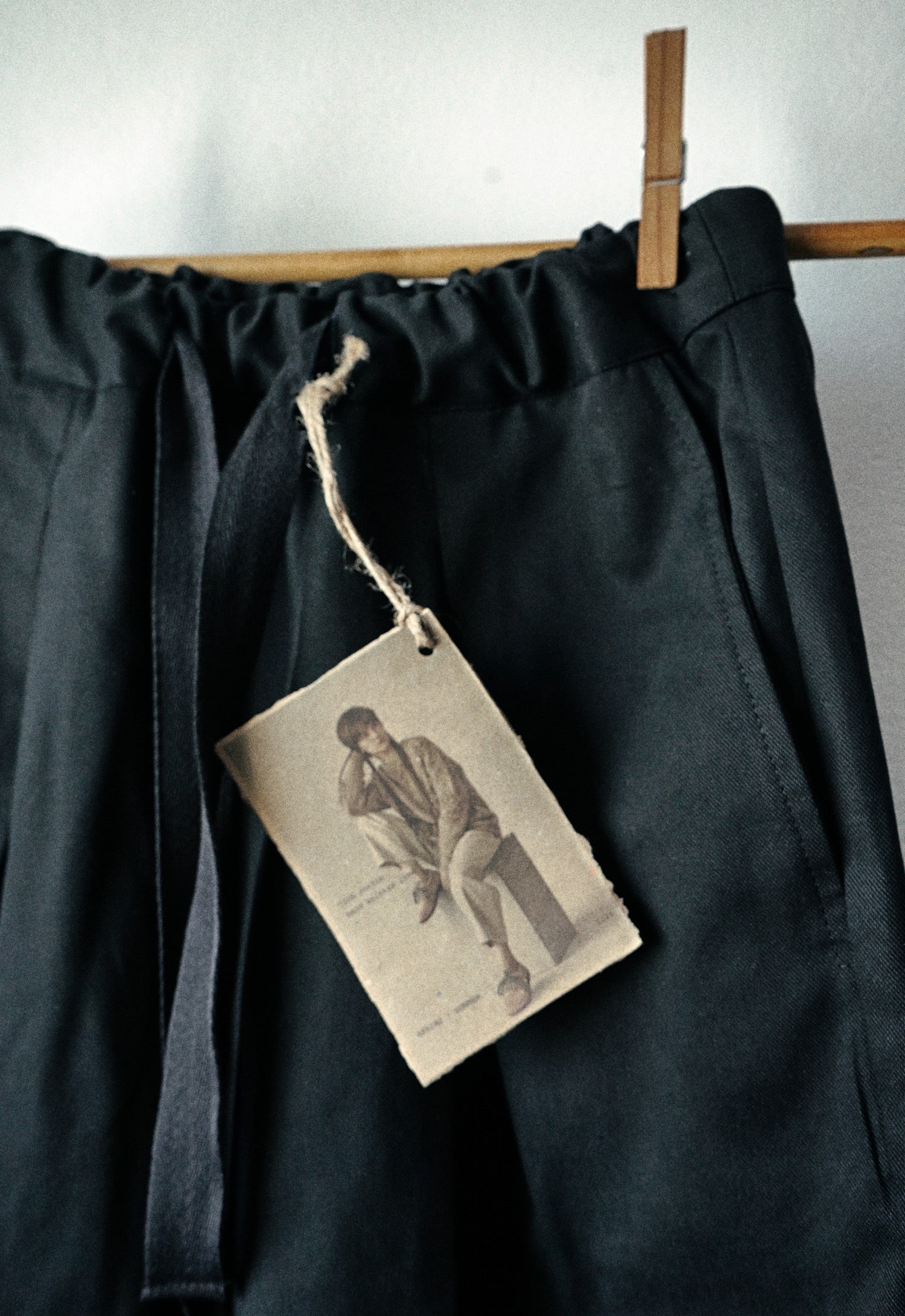 SHOPLIFTERS PLEATED TROUSERS