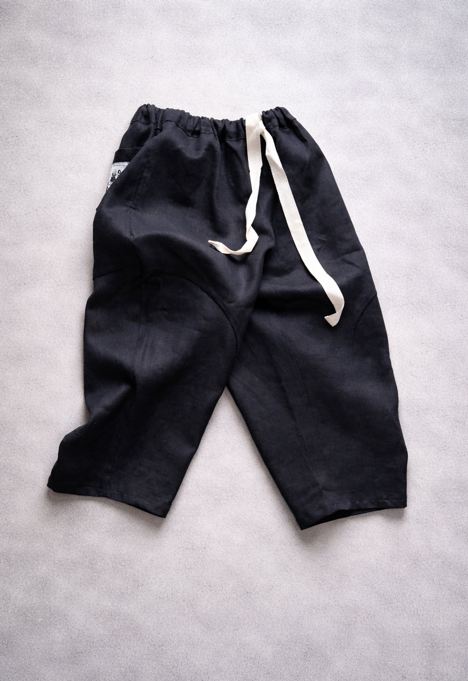 The tourist linen trousers