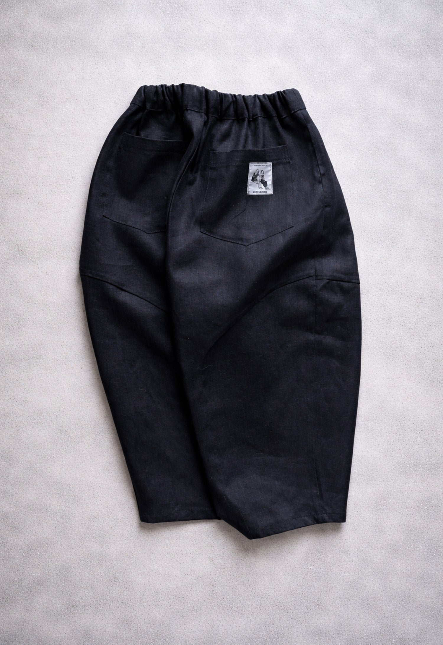 The tourist linen trousers