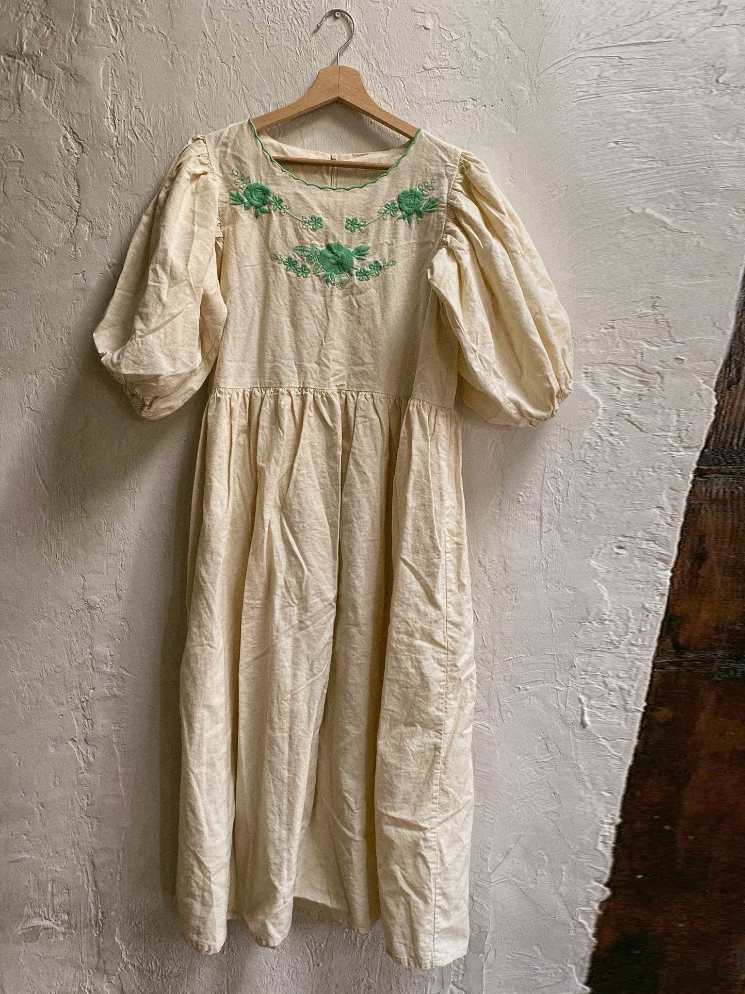 Mom Scollap Embroidery One-piece