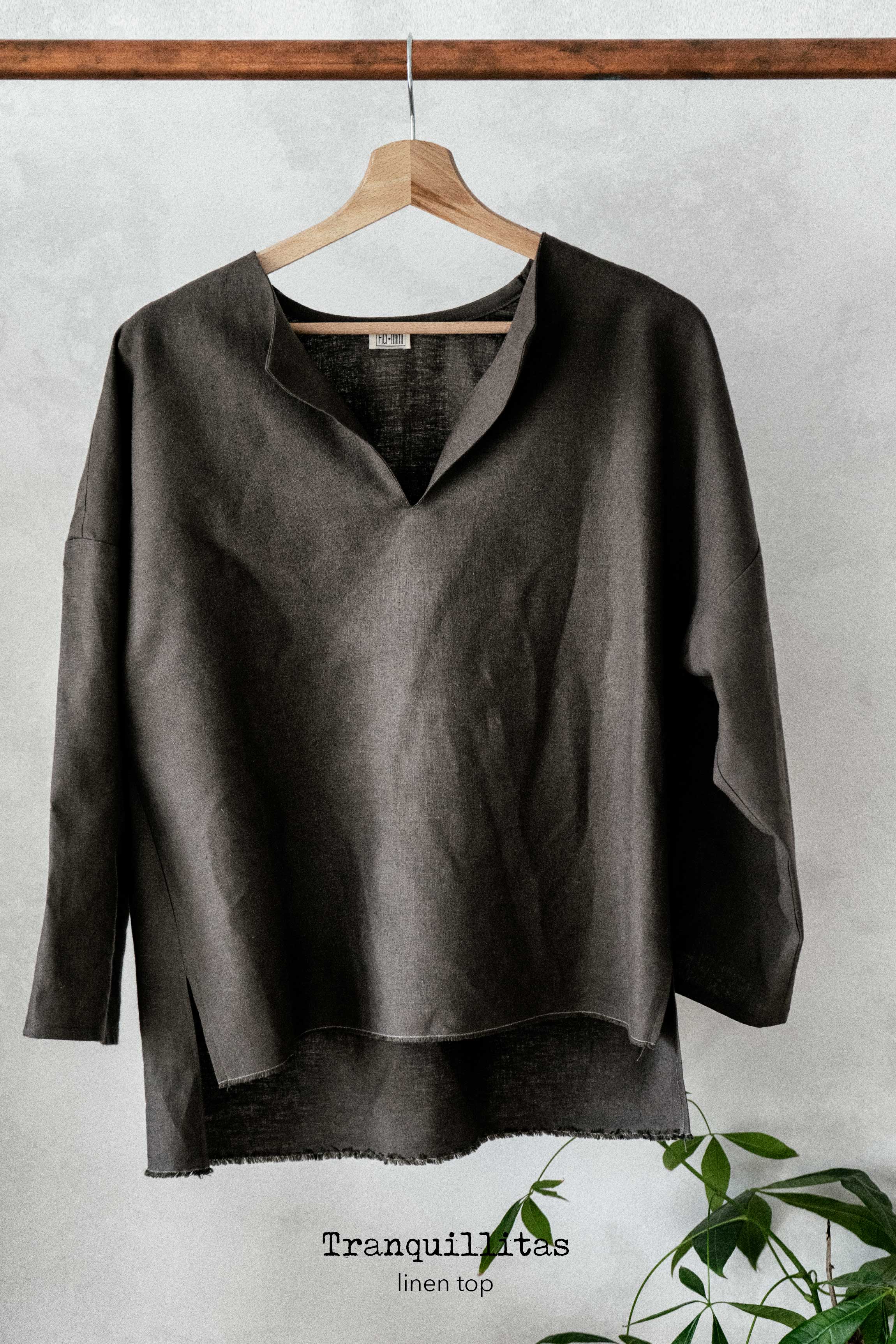 Tranquillitas linen top