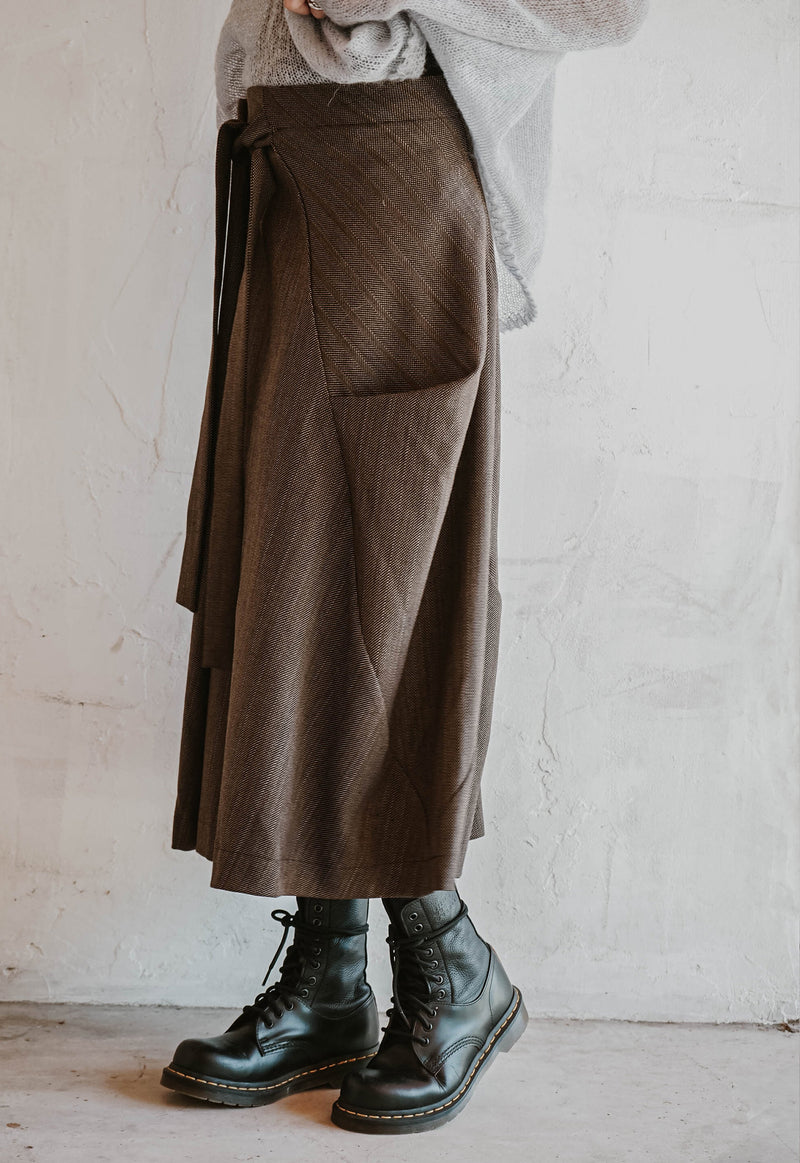 Autumn veil asymmetric skirt