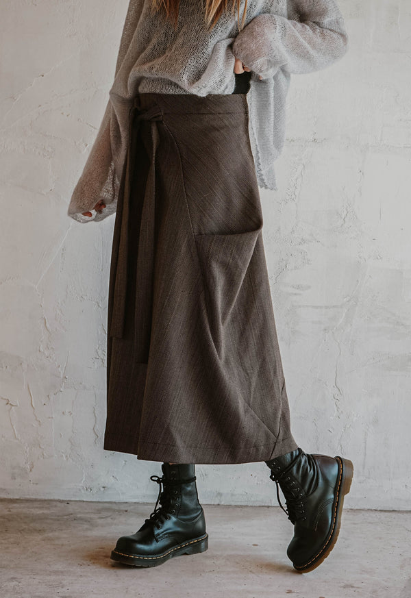 Autumn veil asymmetric skirt