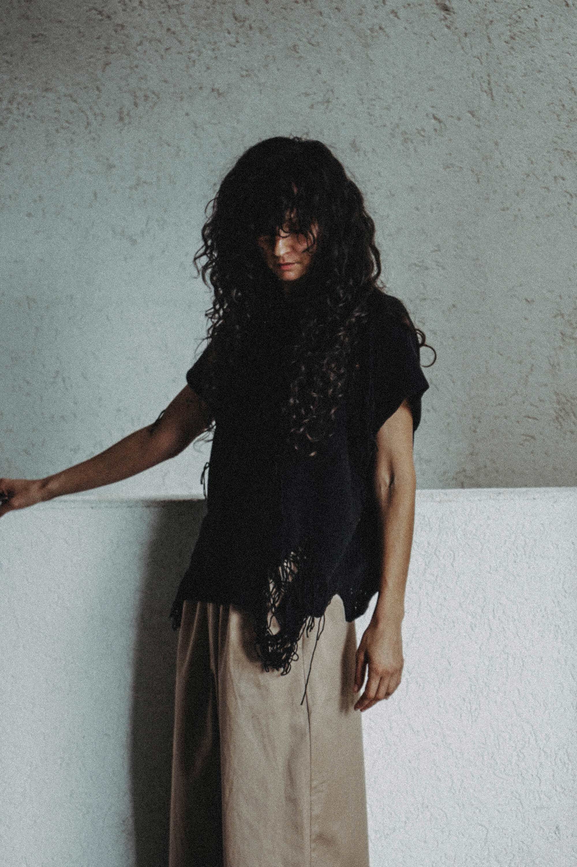 DISTRESSED COTTON SWEATER