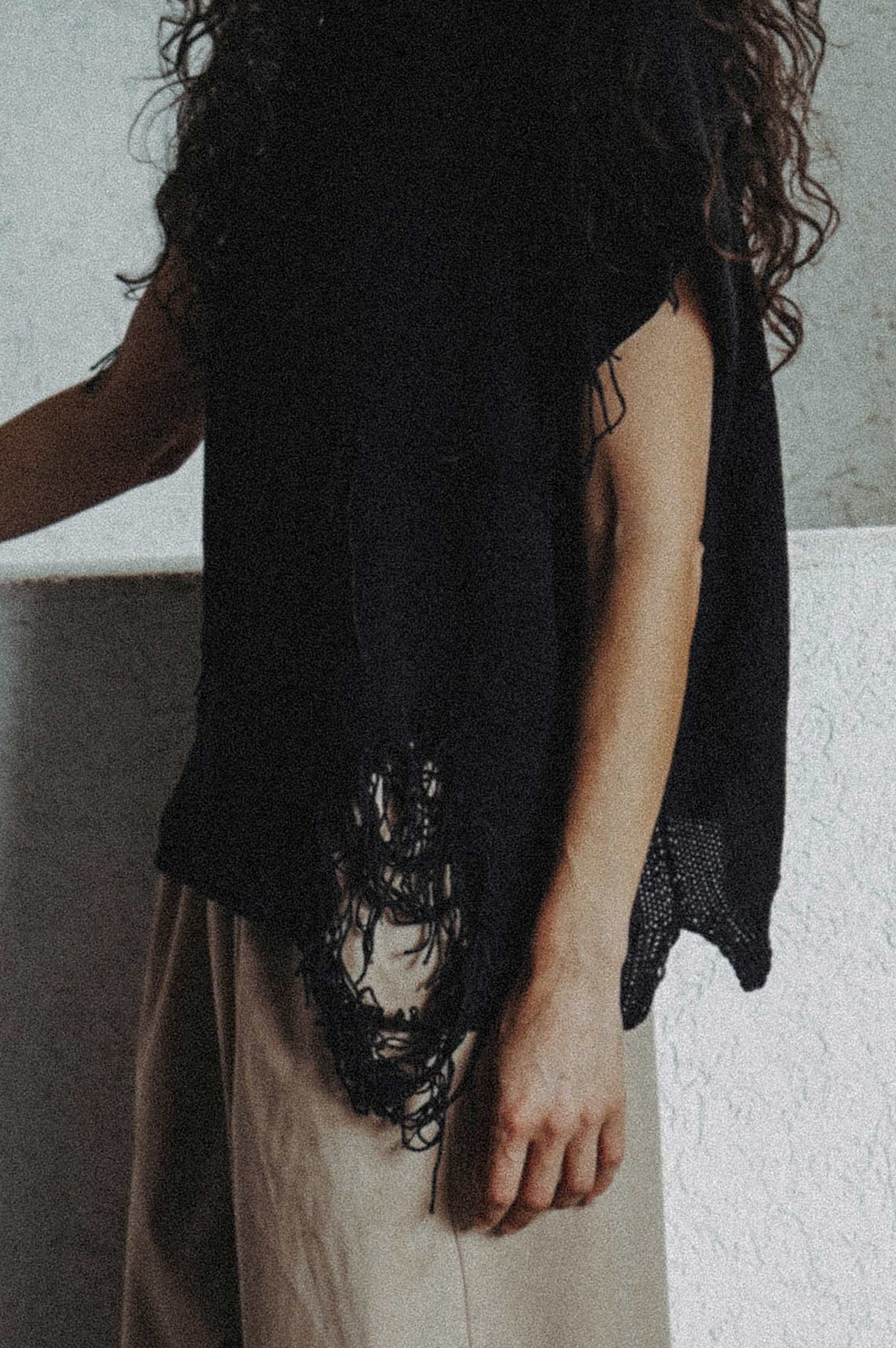 DISTRESSED COTTON SWEATER