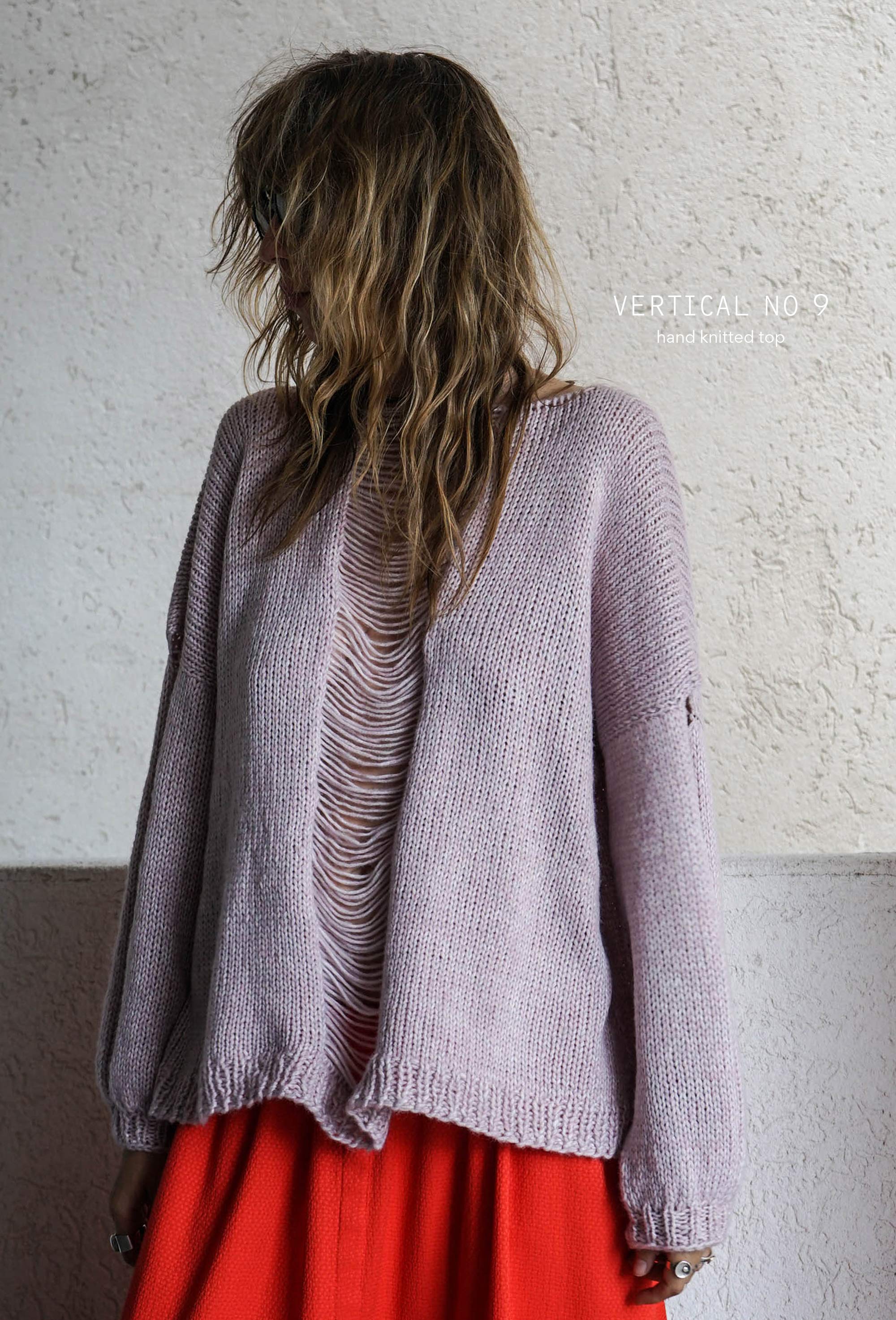 Vertical no 9 HAND KNITTED TOP