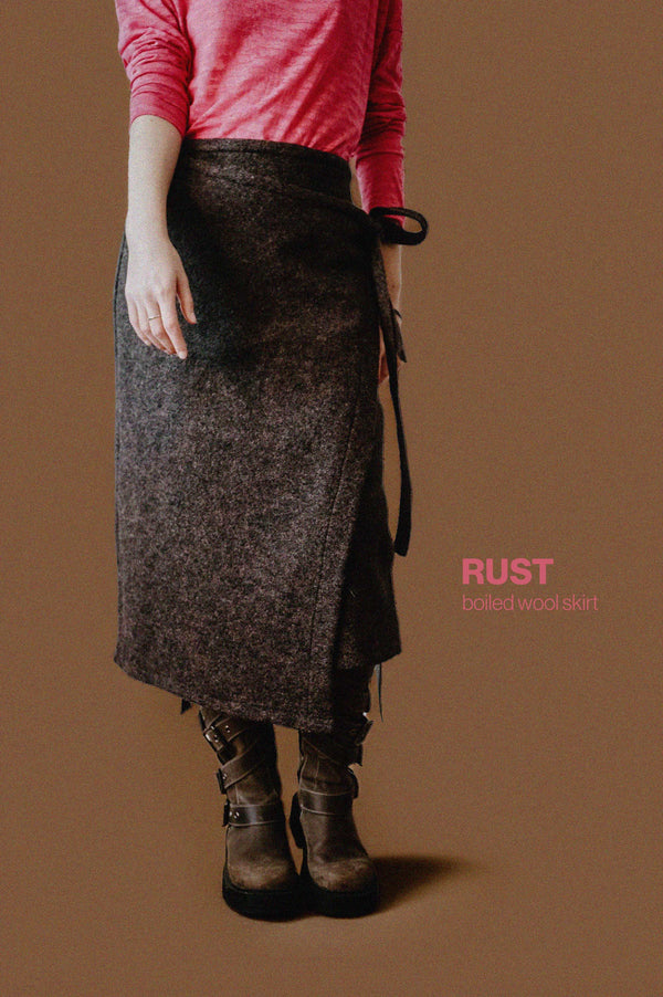 RUST BOILED WOOL SKIRT