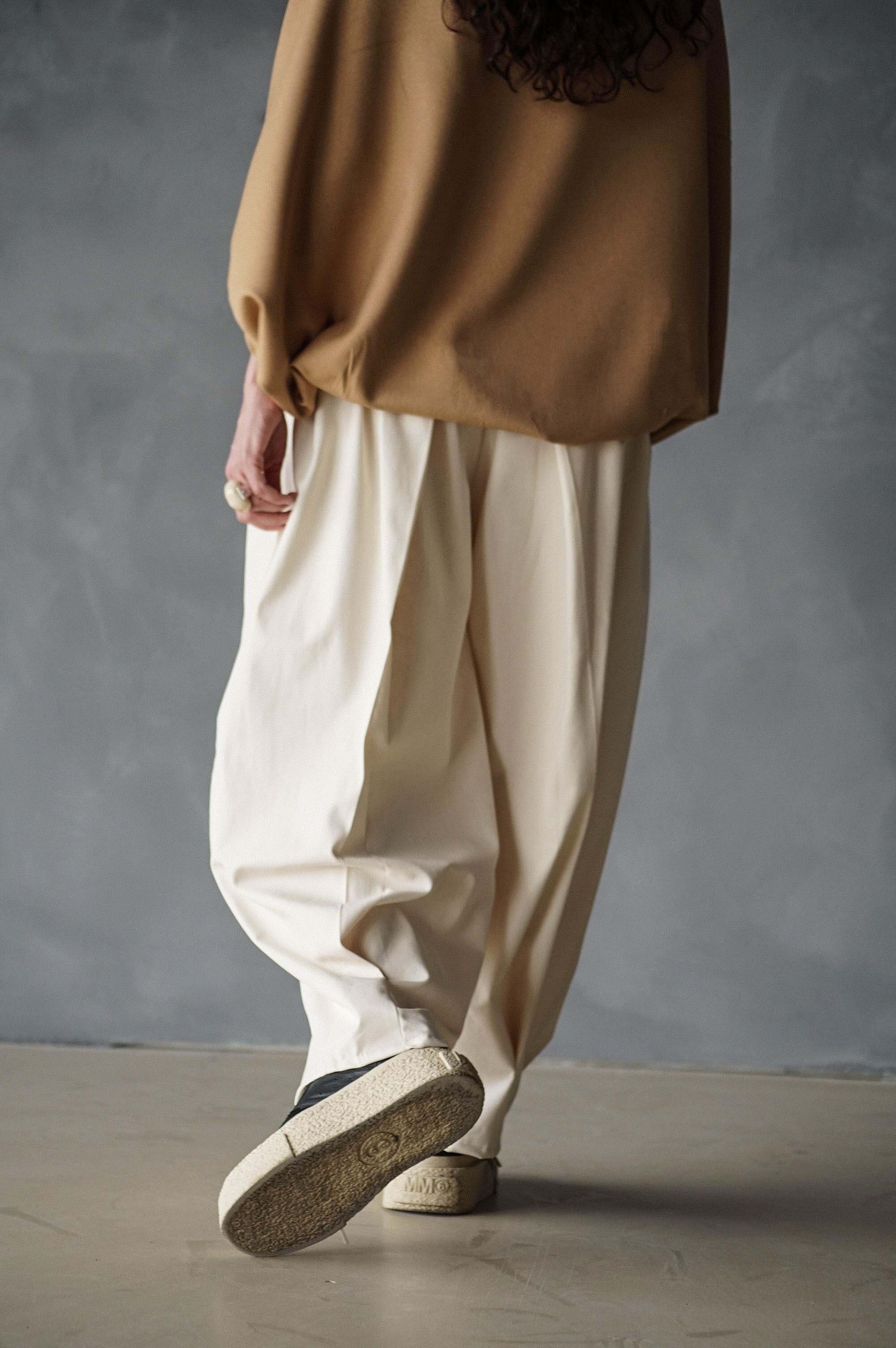 A TRIP PLEATED TROUSERS