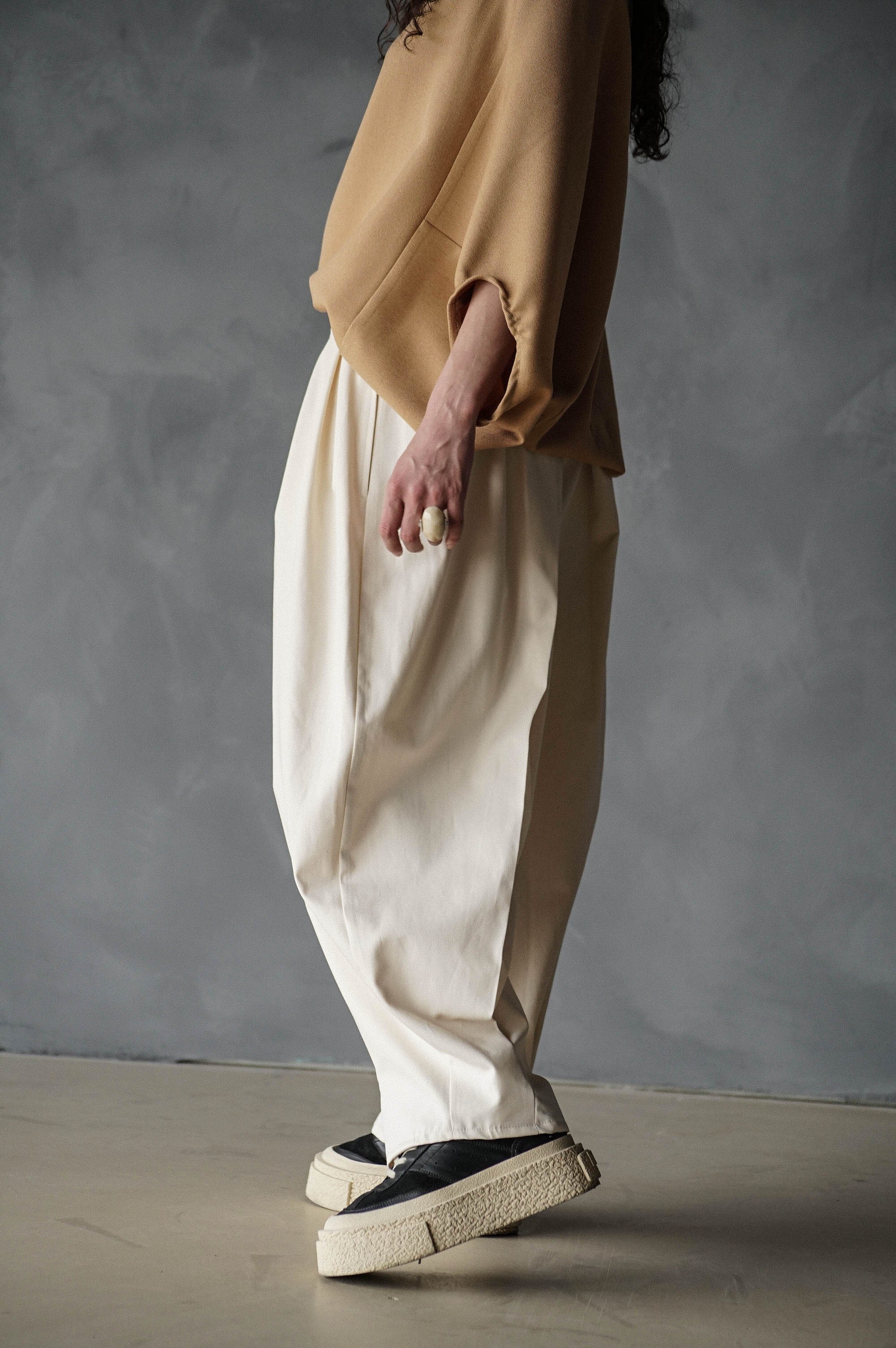 A TRIP PLEATED TROUSERS