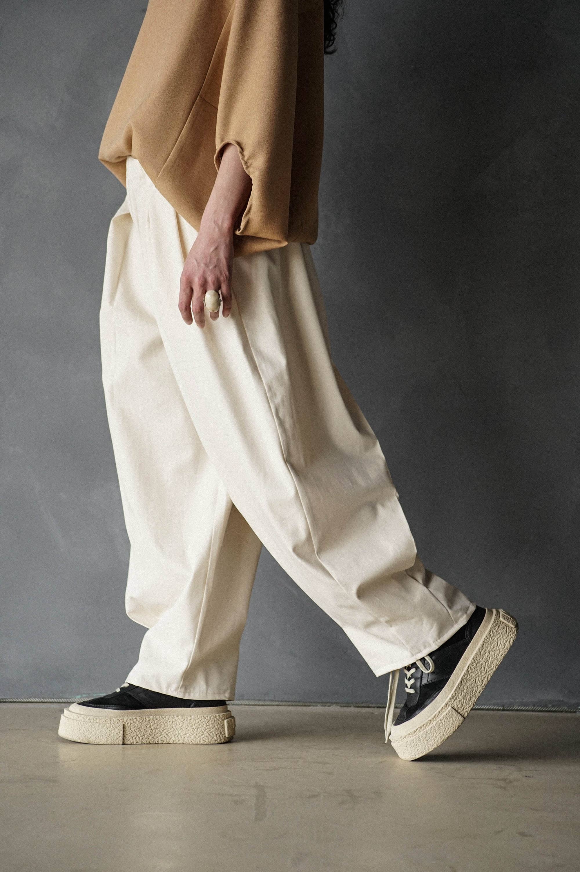 A TRIP PLEATED TROUSERS
