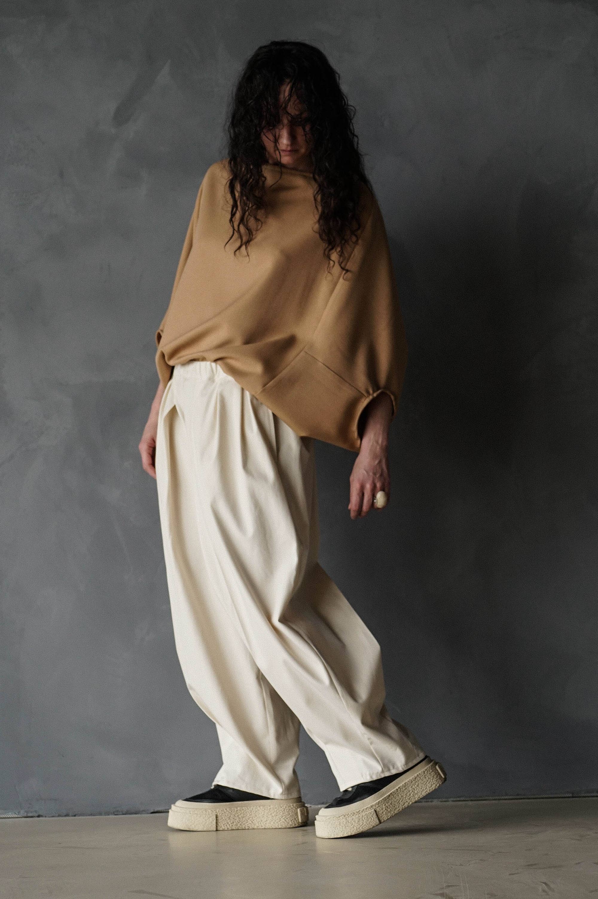 A TRIP PLEATED TROUSERS