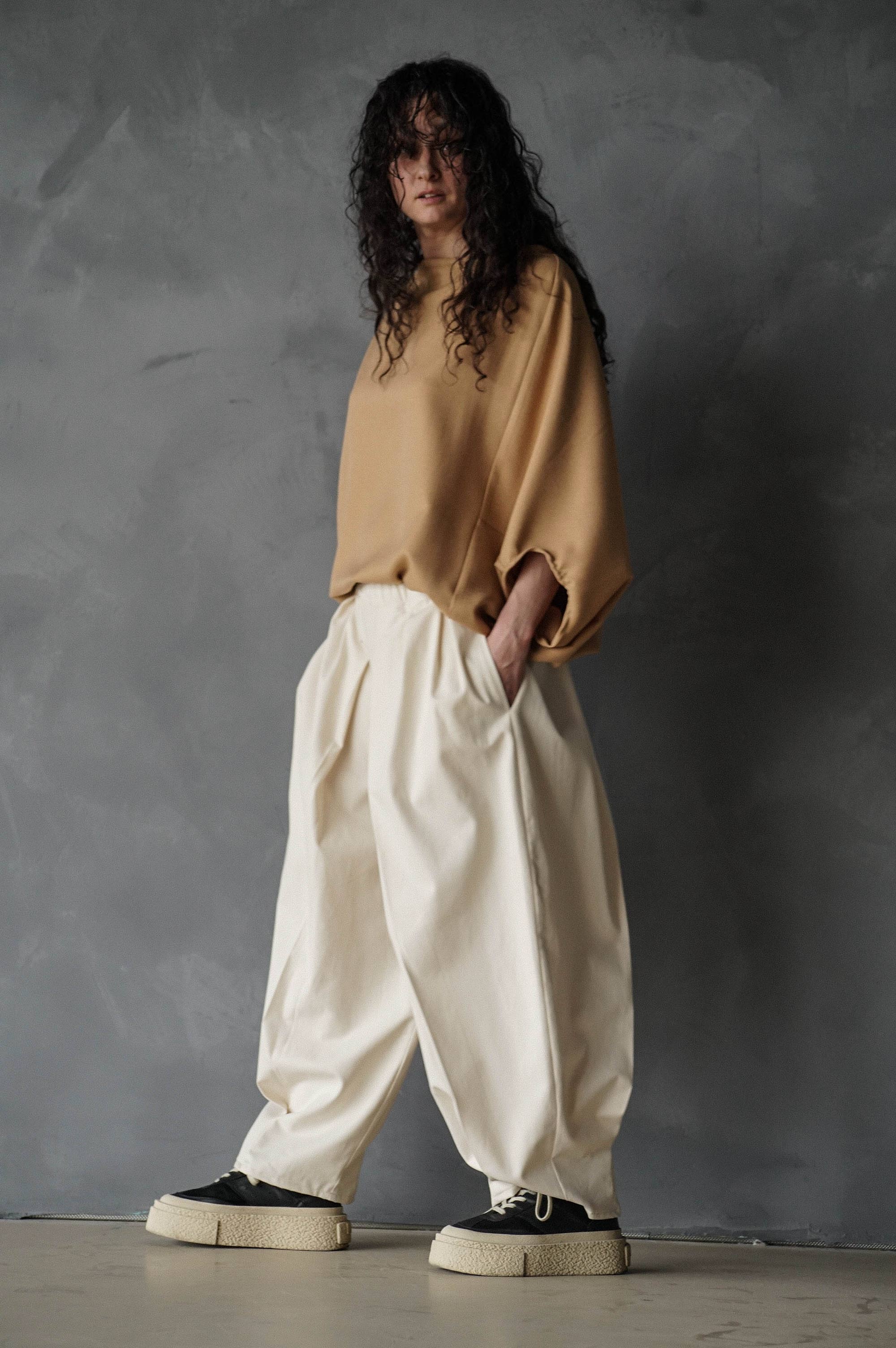 A TRIP PLEATED TROUSERS