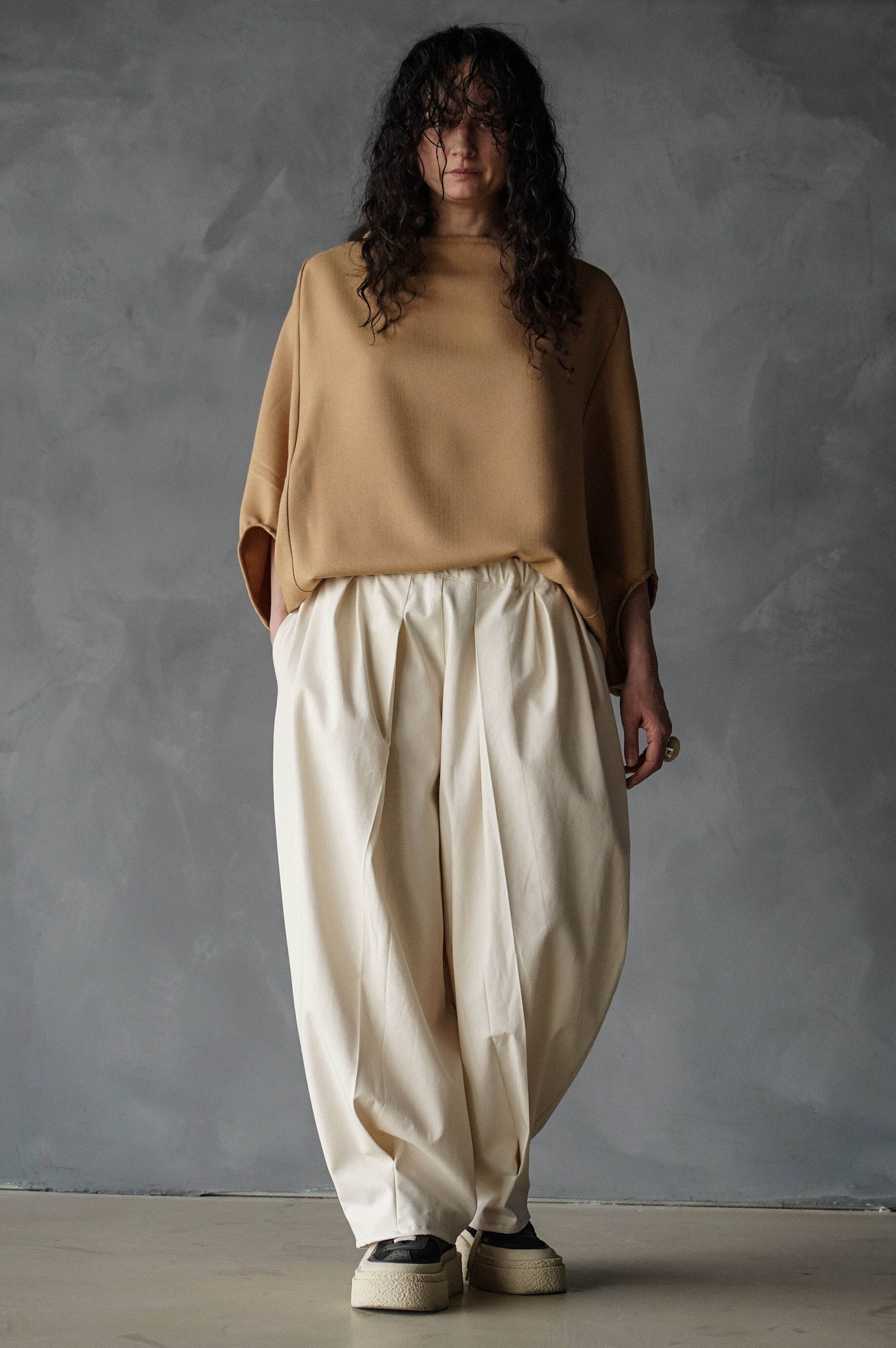 A TRIP PLEATED TROUSERS