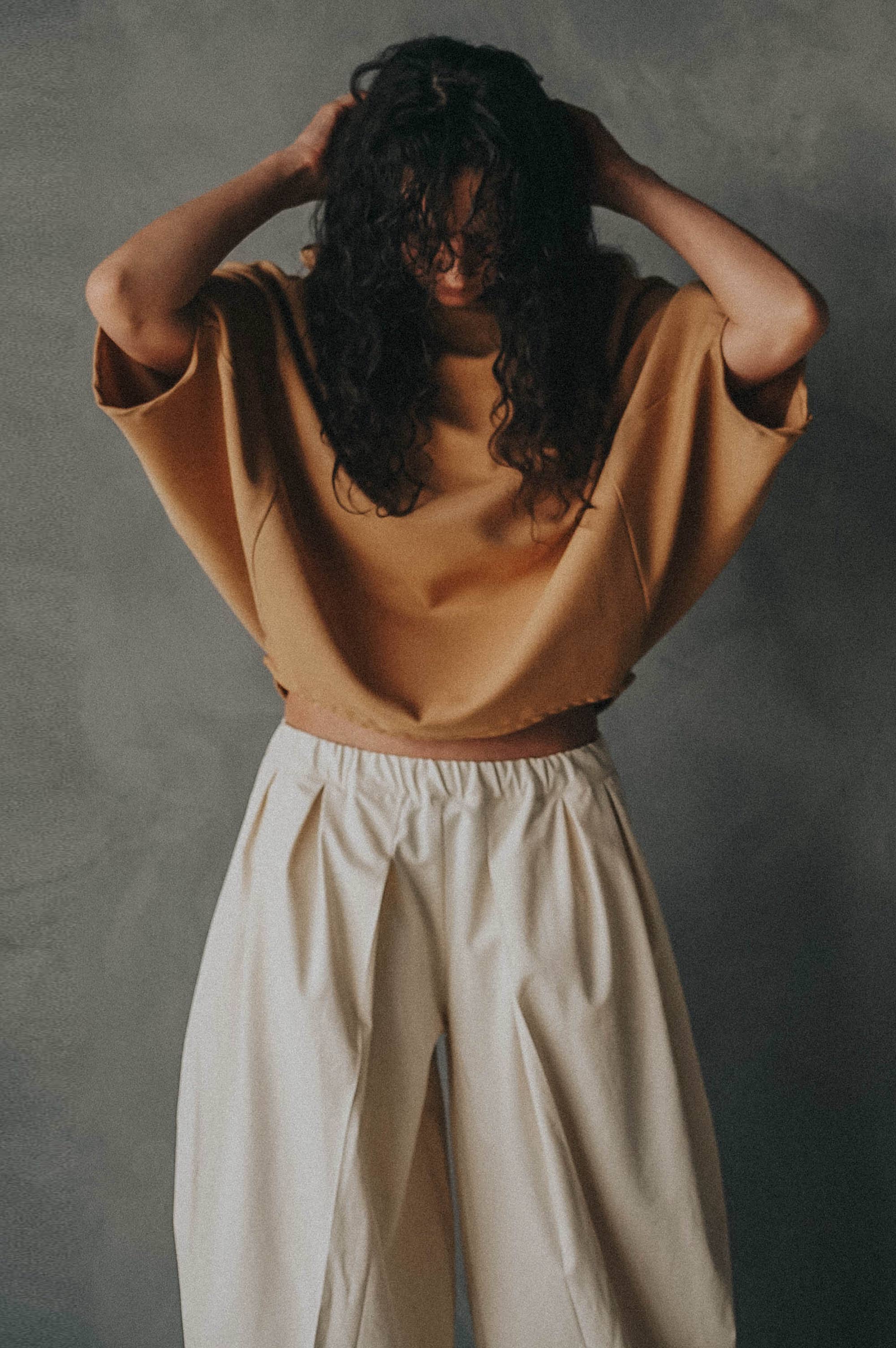 A TRIP PLEATED TROUSERS