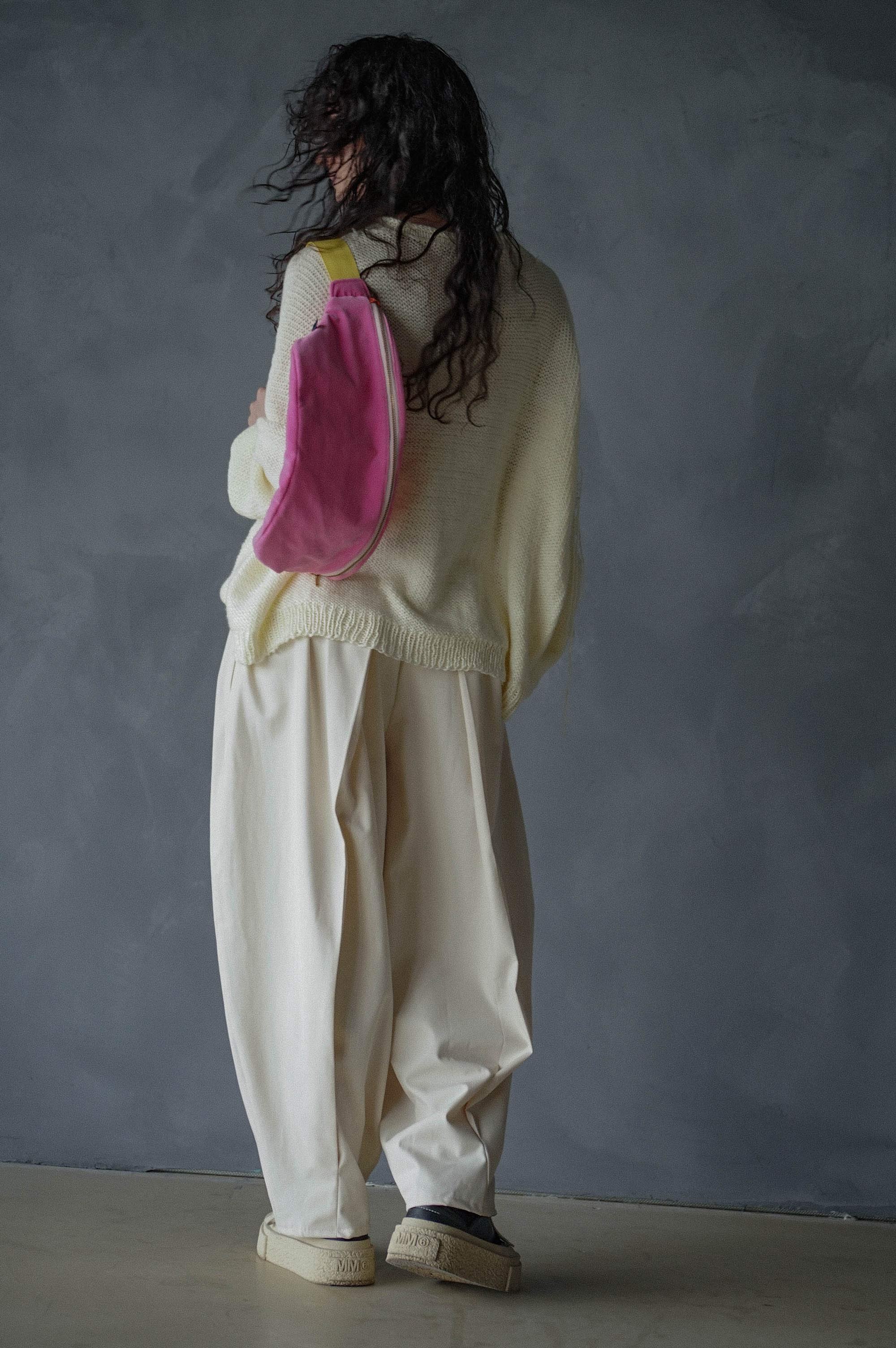 A TRIP PLEATED TROUSERS