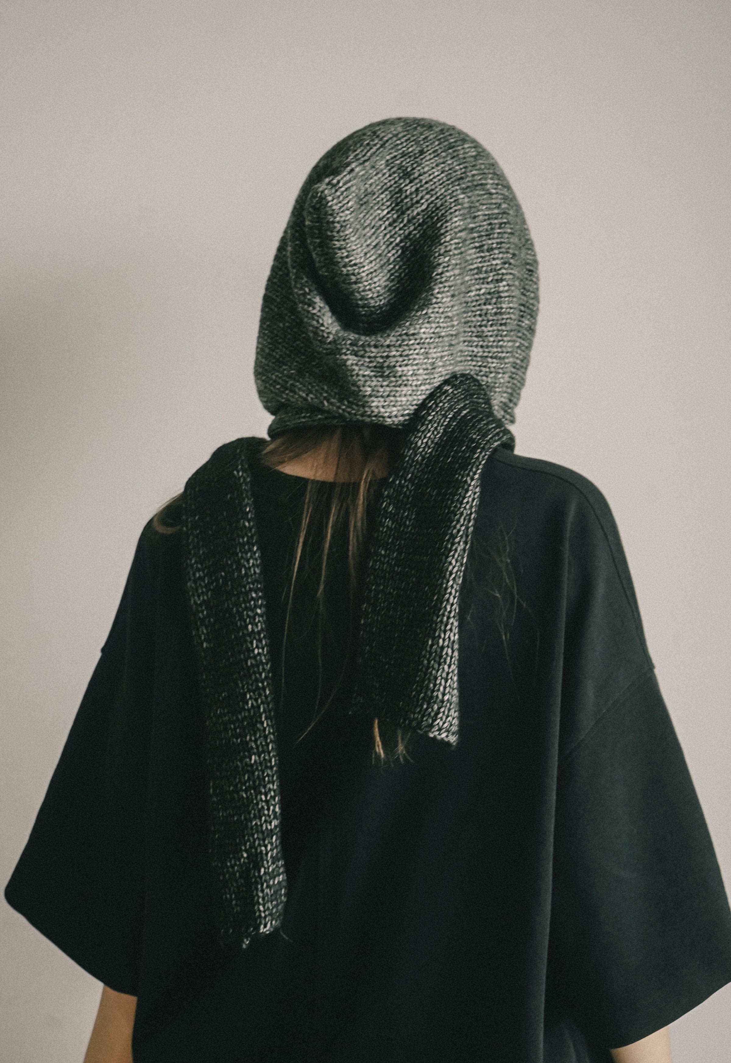 HIKARI NOIR WOOL BEANIE SCARF