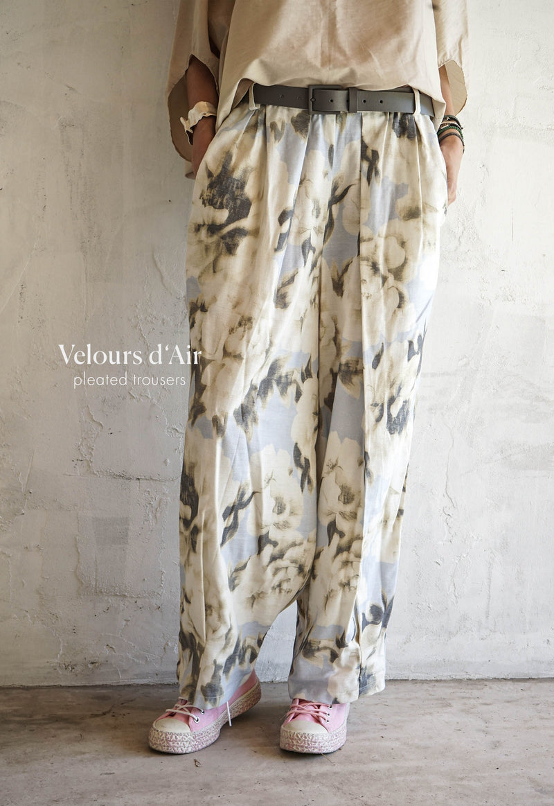 Velours d'Air Pleated Trousers