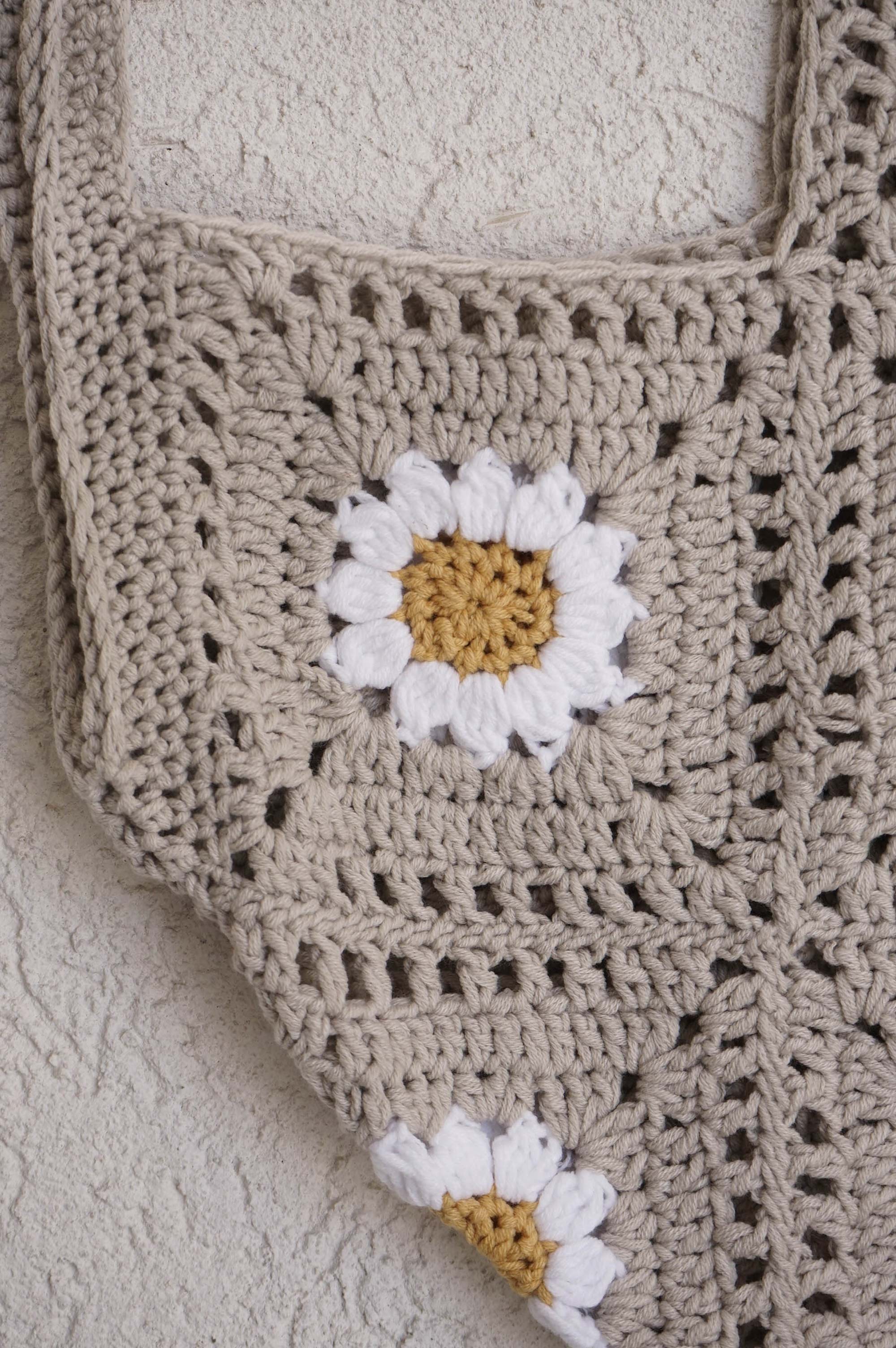 Hand crochet-knit tote bag (beige)