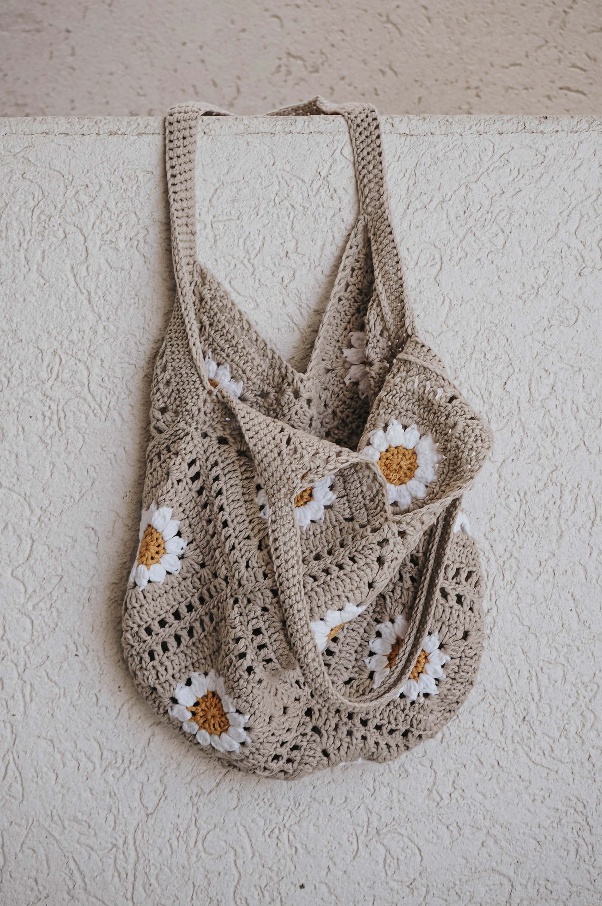 Hand crochet-knit tote bag (beige)