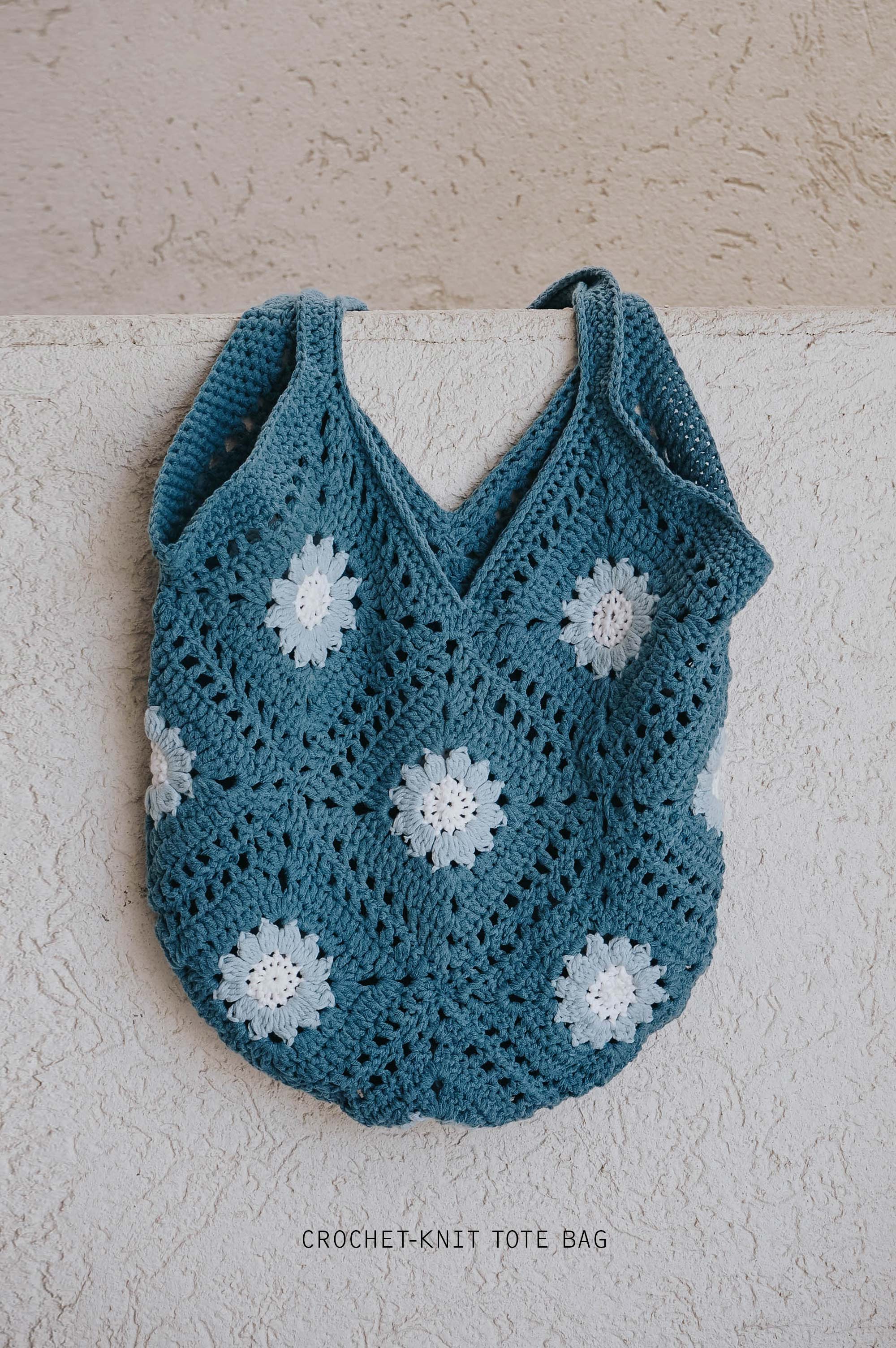 Hand crochet-knit tote bag (blue)