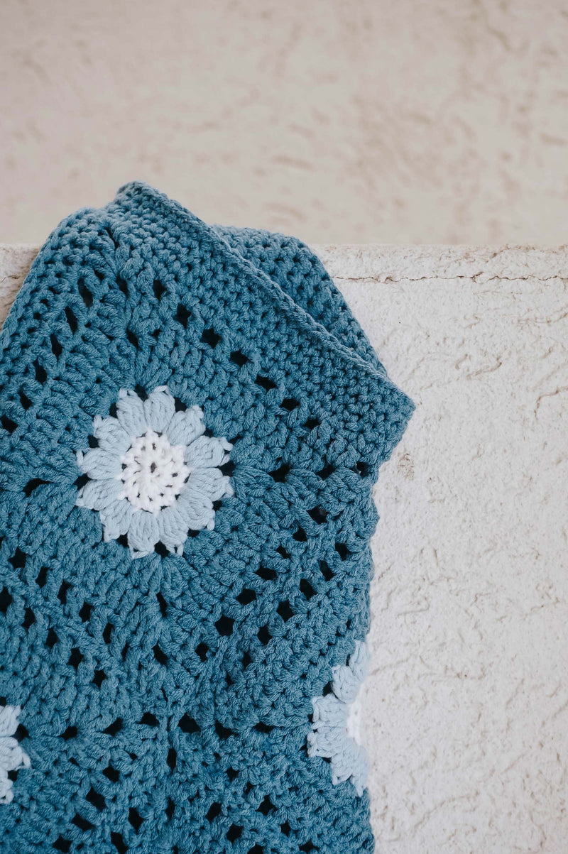 Hand crochet-knit tote bag (blue)