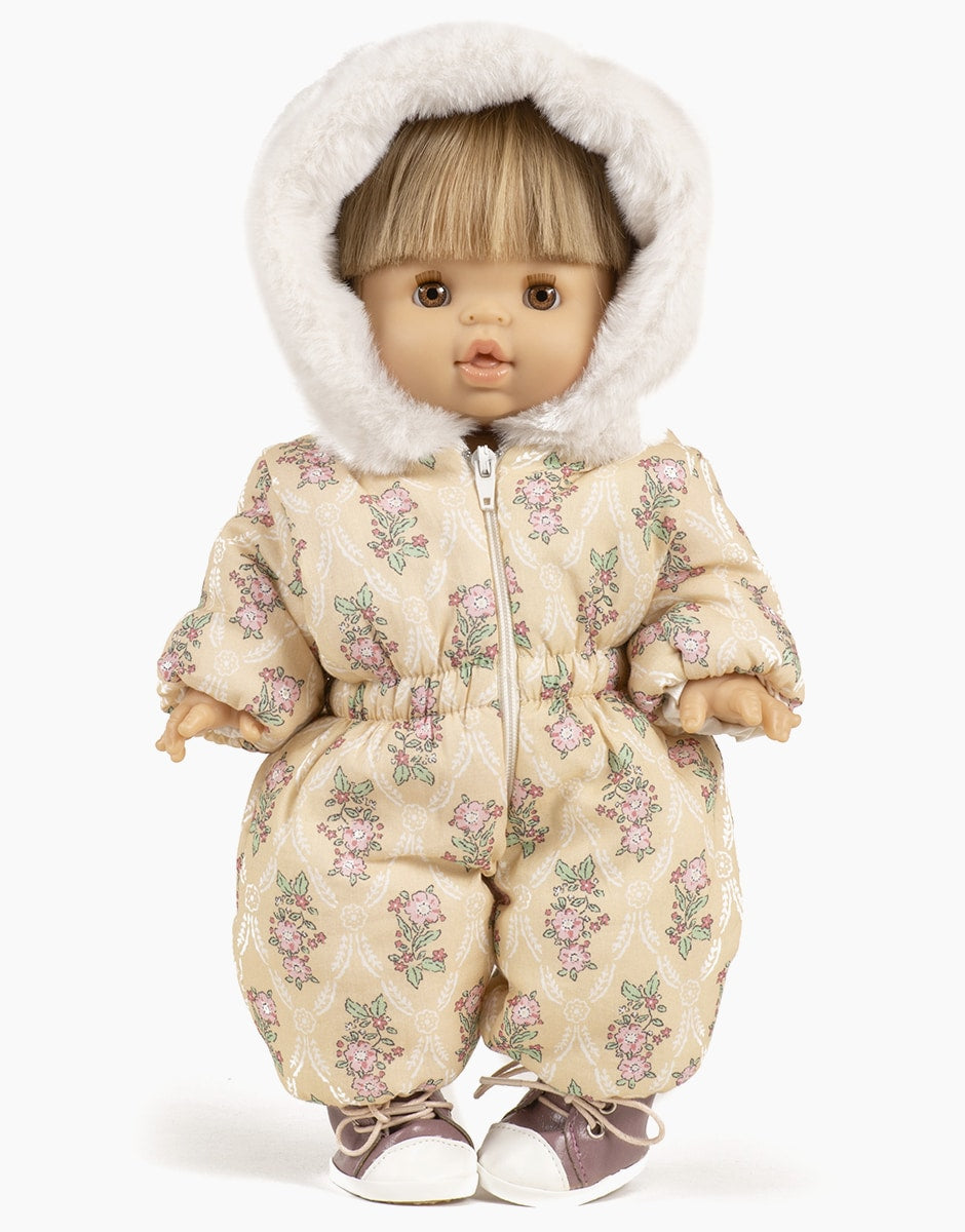 Zoé and her ski suit