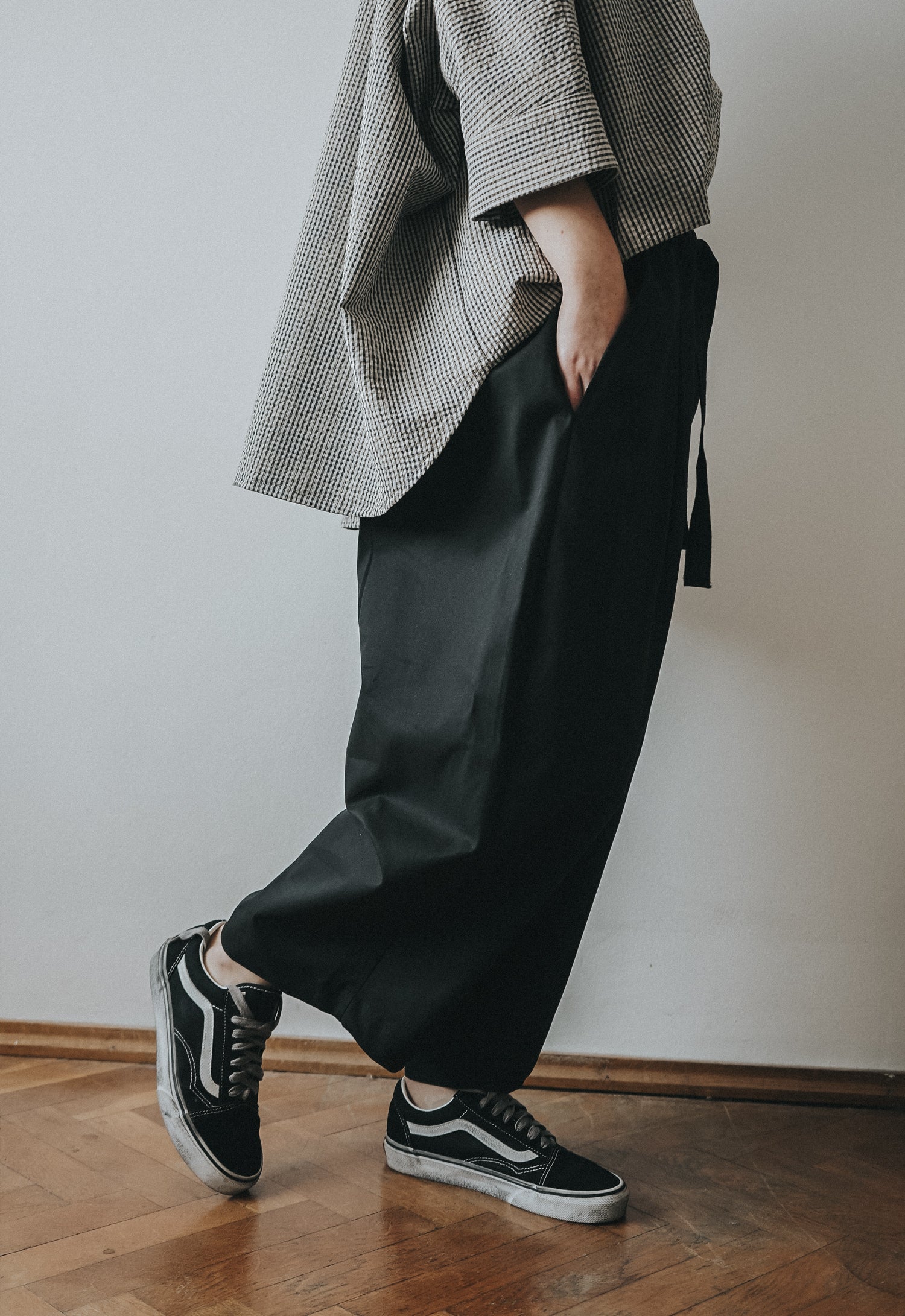 SHOPLIFTERS PLEATED TROUSERS