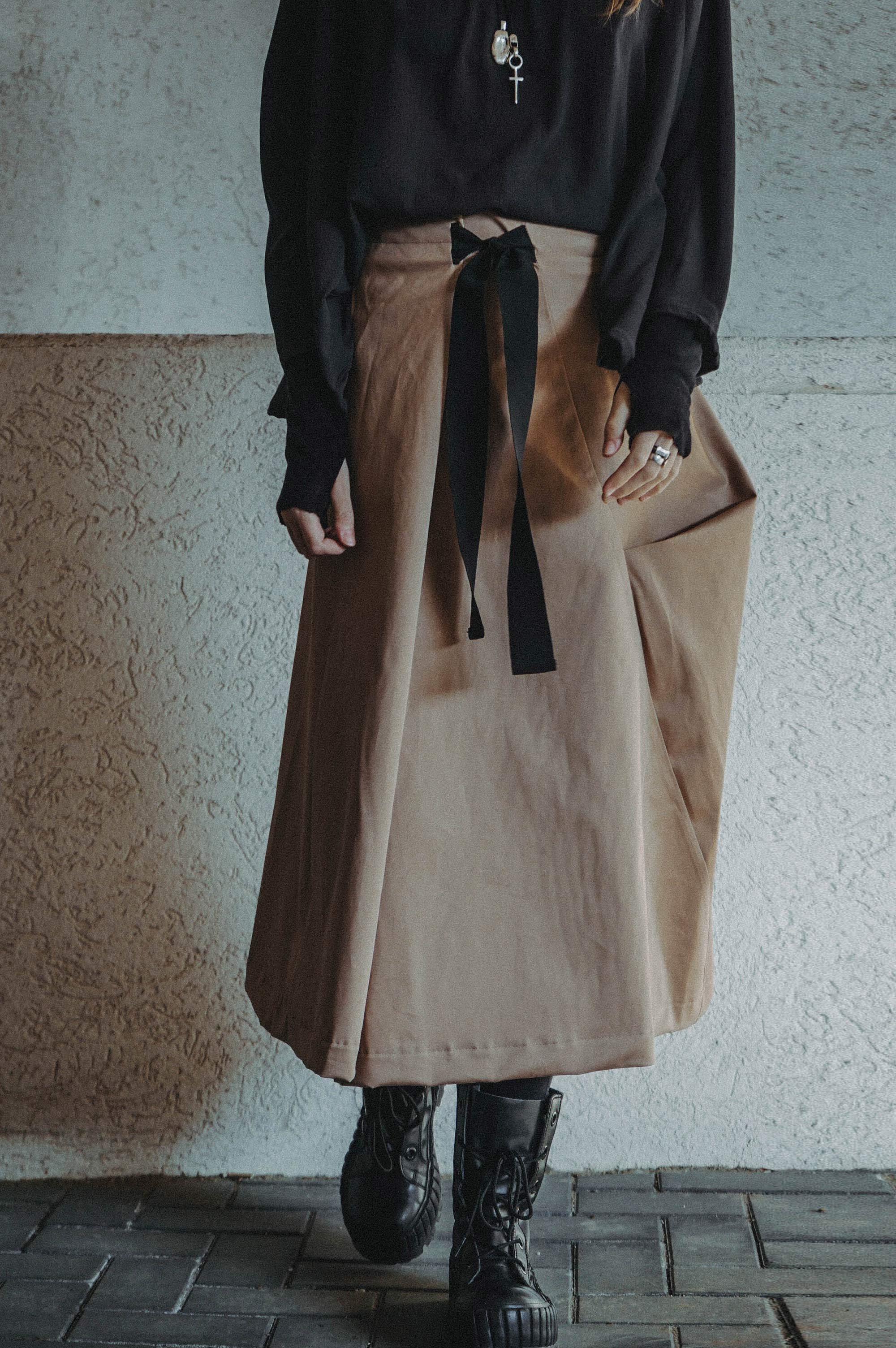 Uncertain Asymmetric Skirt