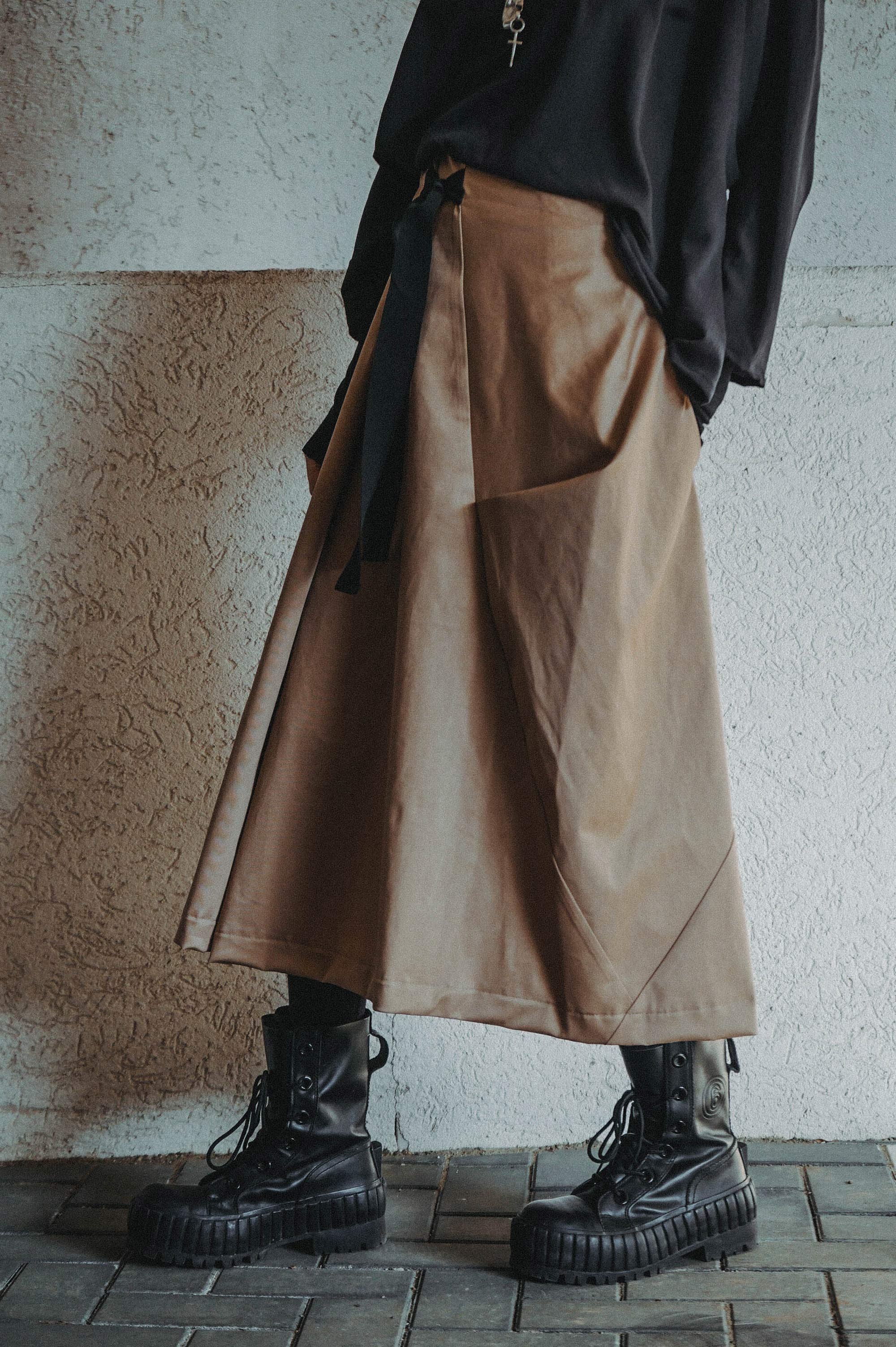 Uncertain Asymmetric Skirt