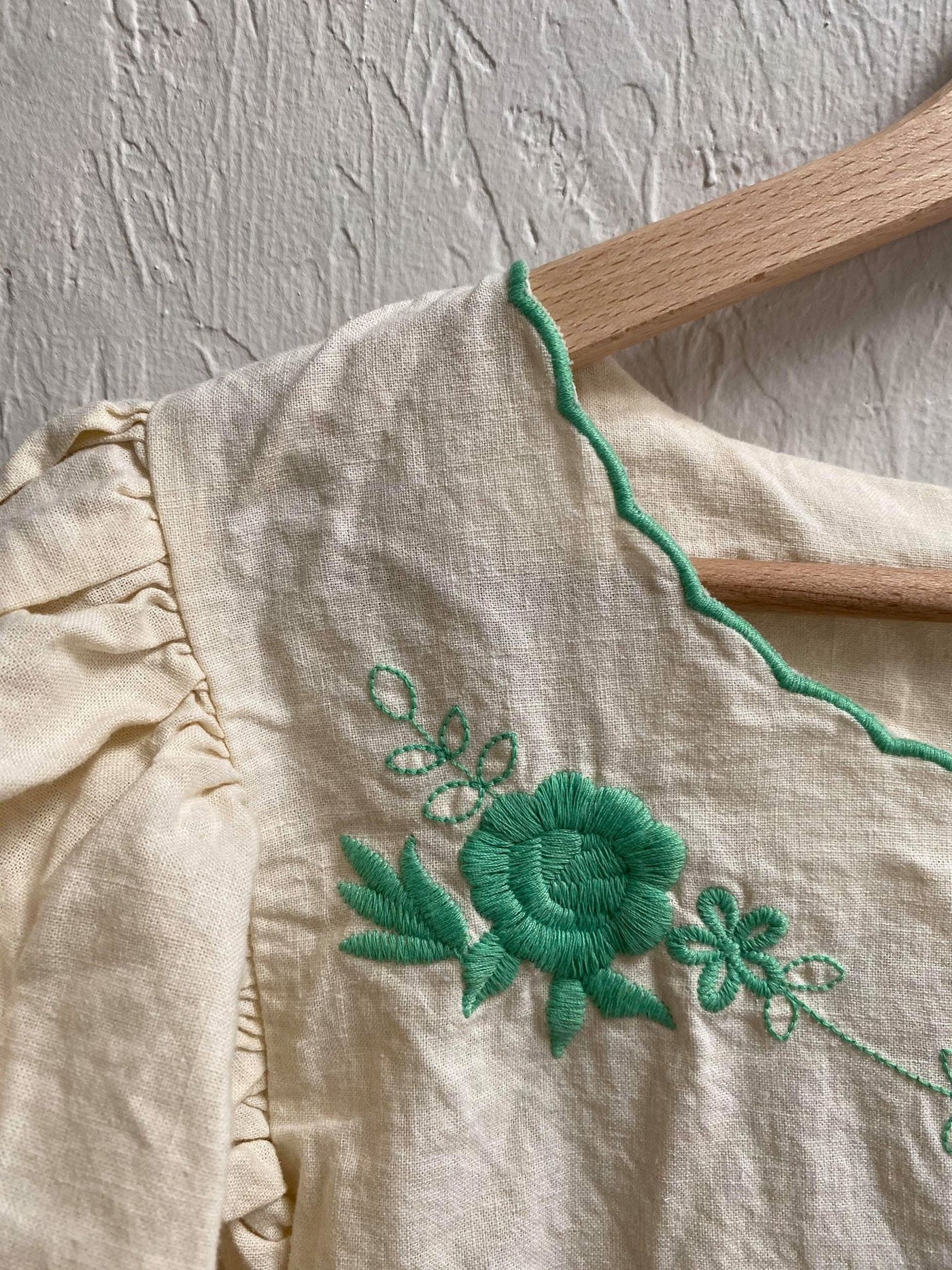 Mom Scollap Embroidery One-piece – Ficimimi
