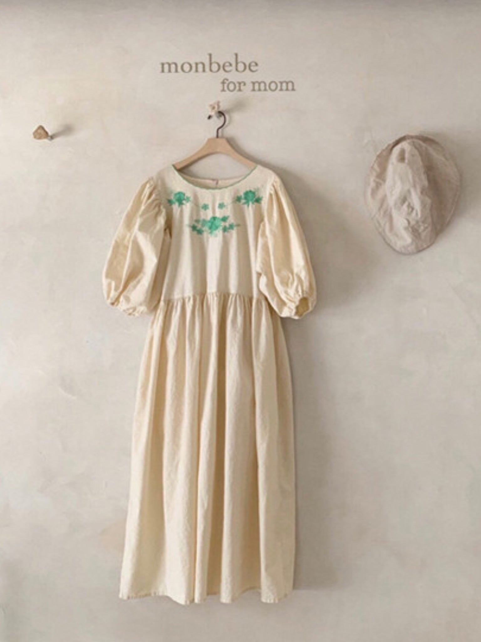 Mom Scollap Embroidery One-piece