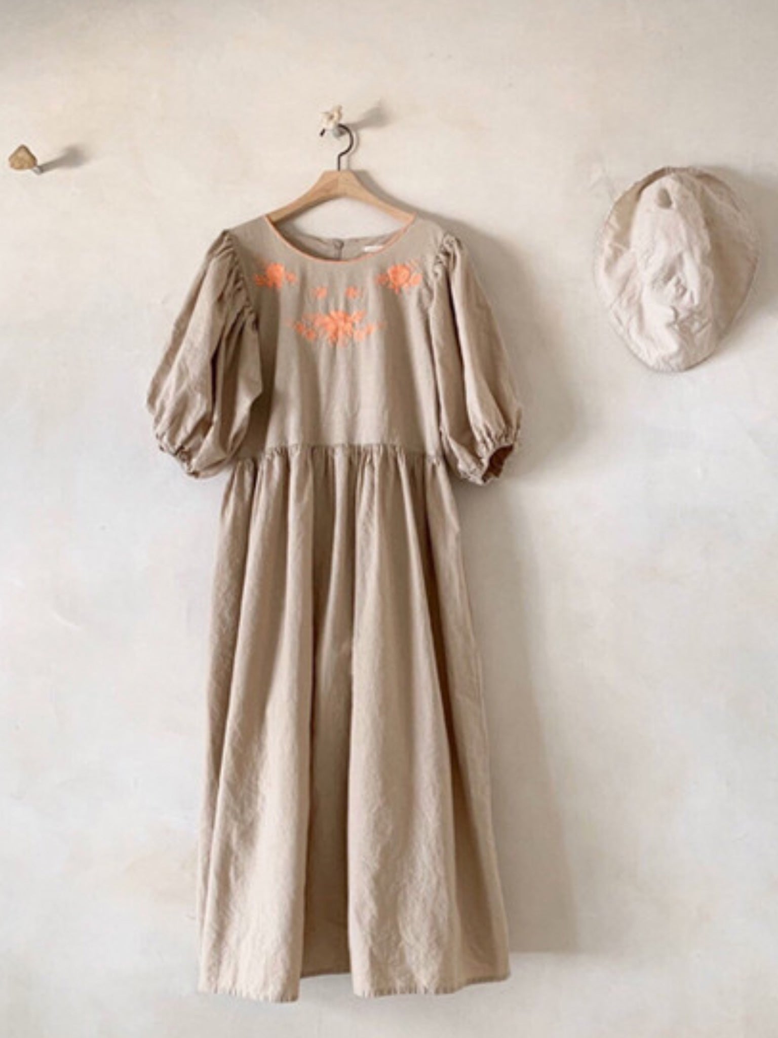 Mom Scollap Embroidery One-piece
