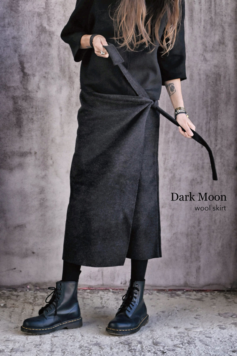 Dark Moon Wool Skirt