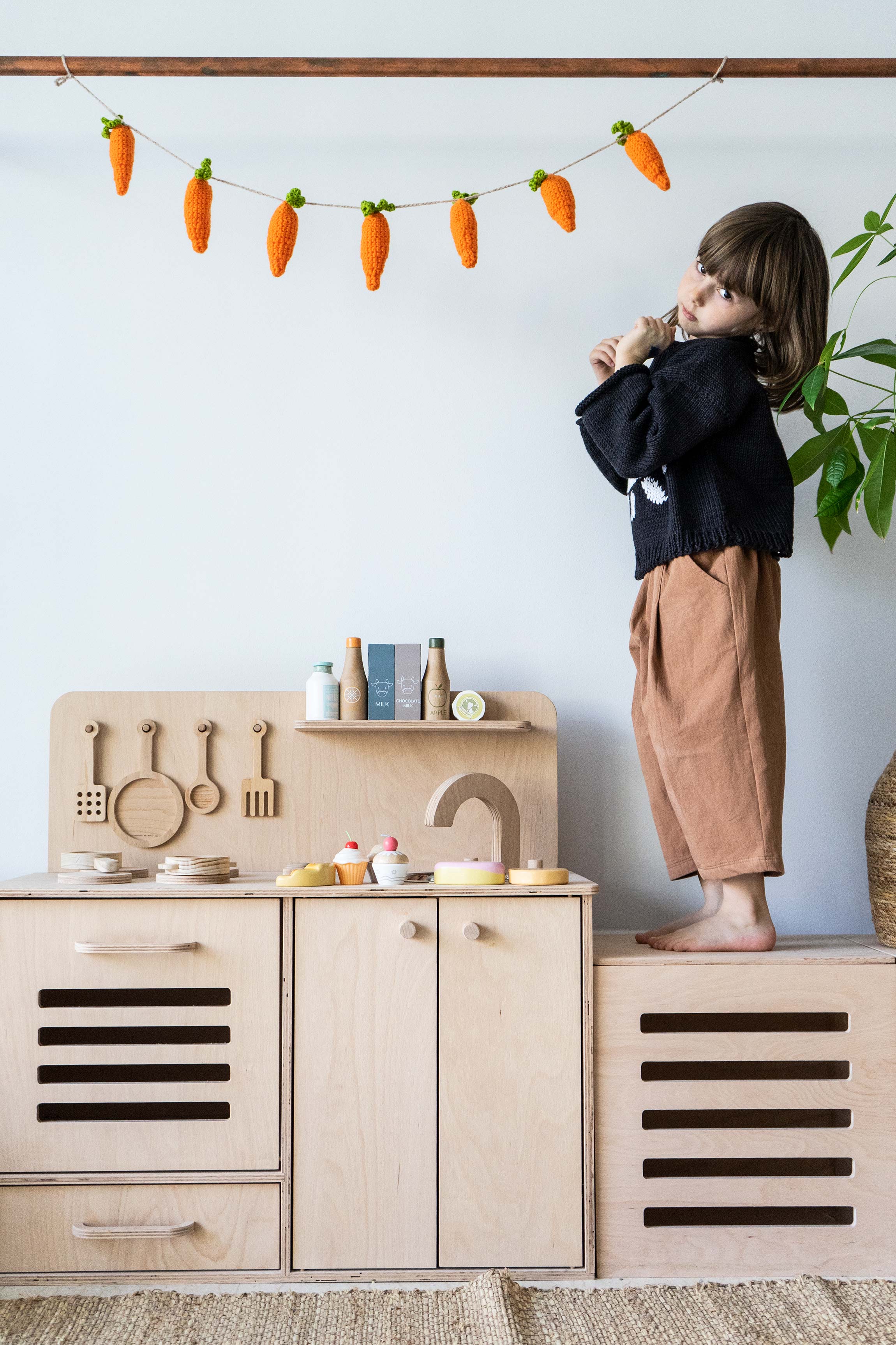 Spring carrot wall decoration